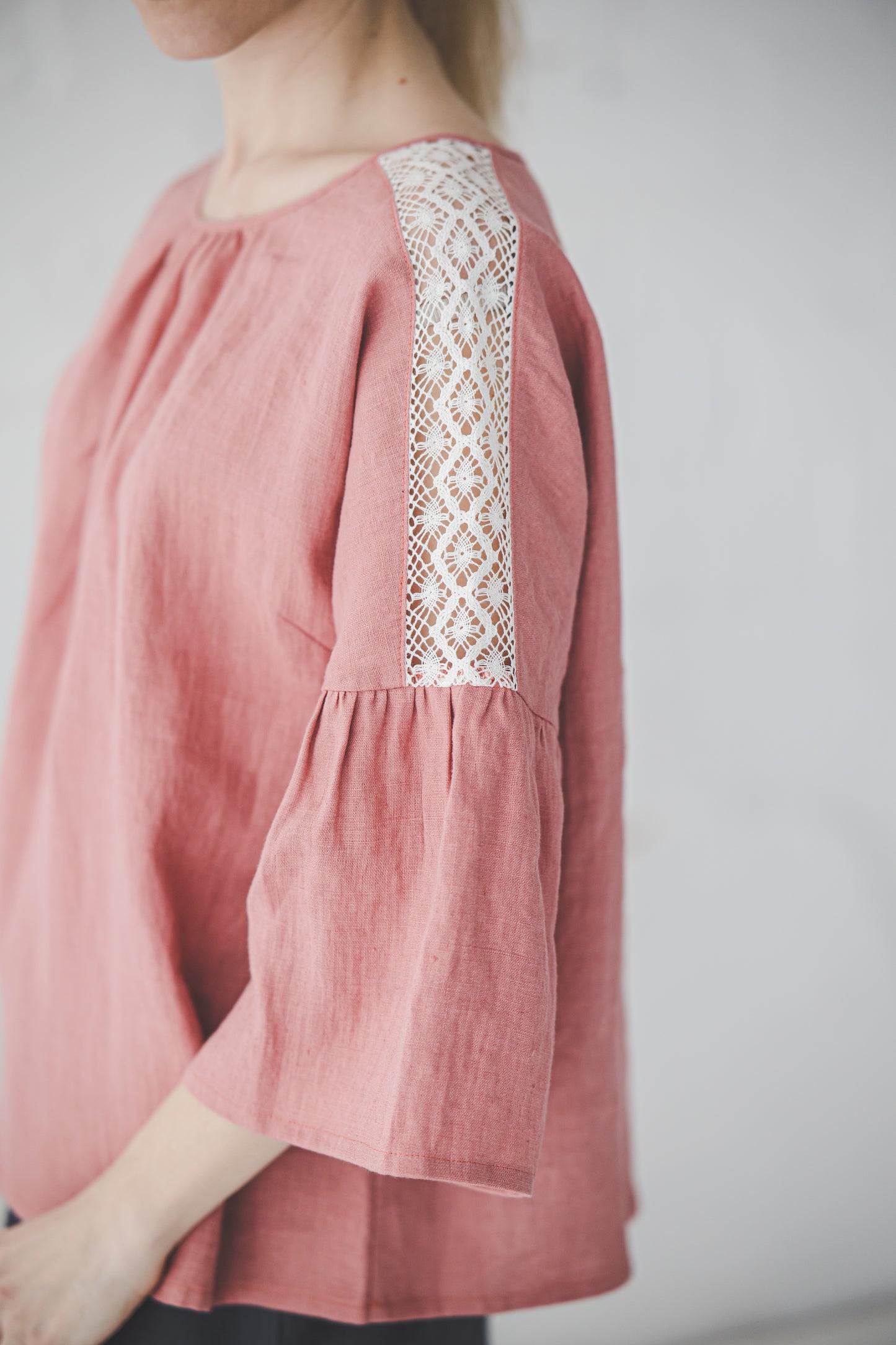 RŪTA linen blouse with crochet lace in Coral