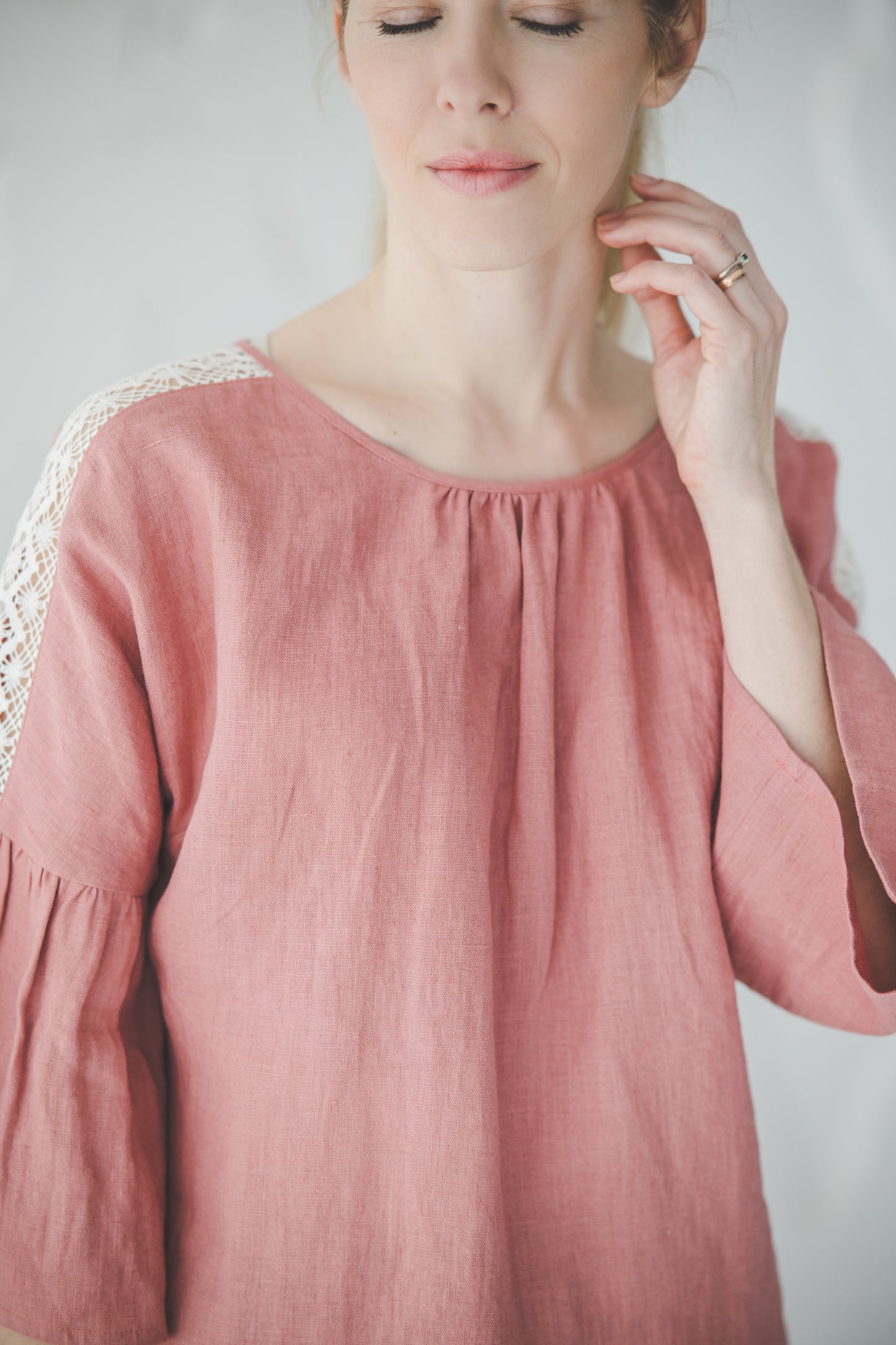 RŪTA linen blouse with crochet lace in Coral