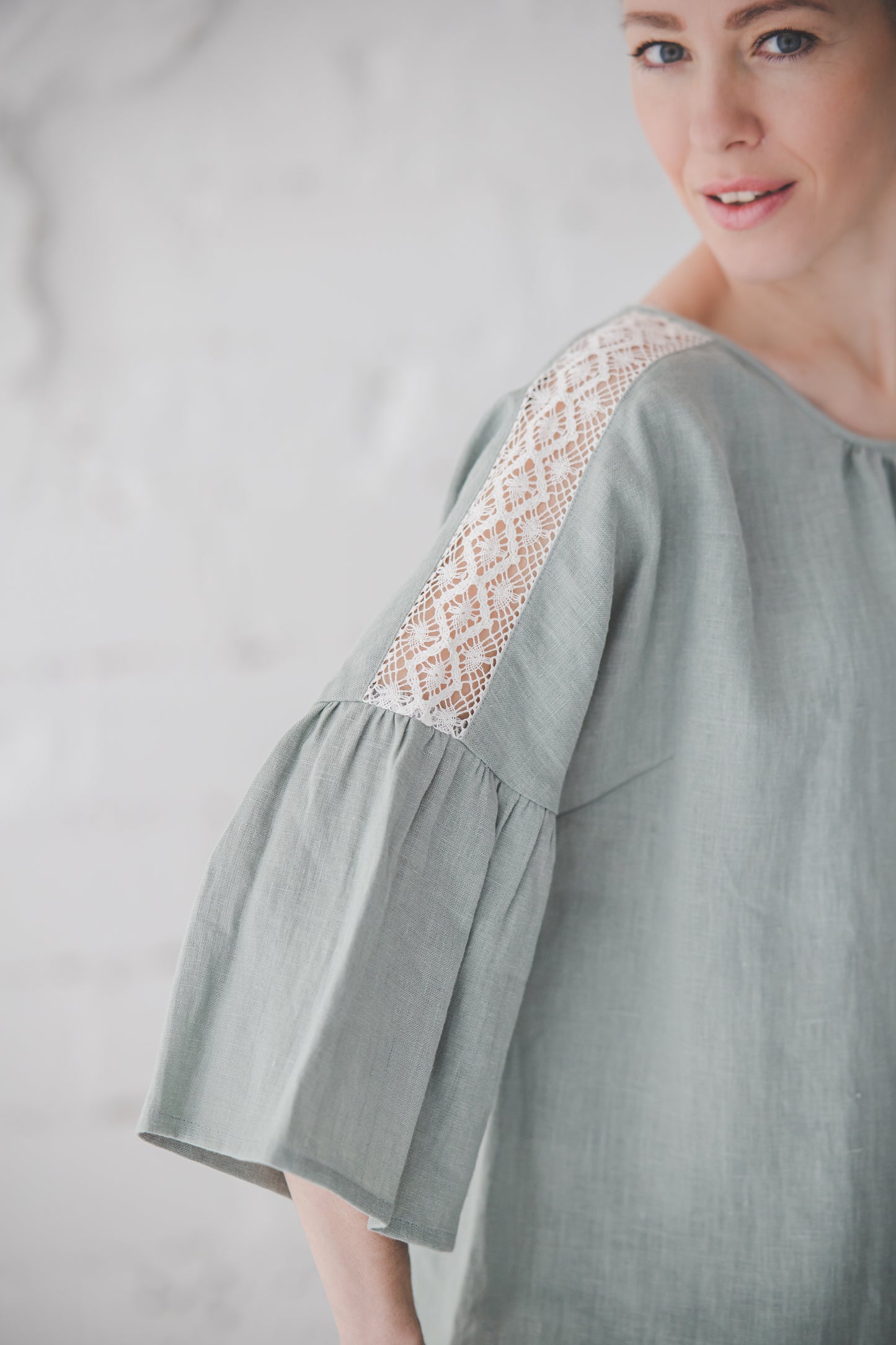 RŪTA linen blouse with crochet lace in Light sage