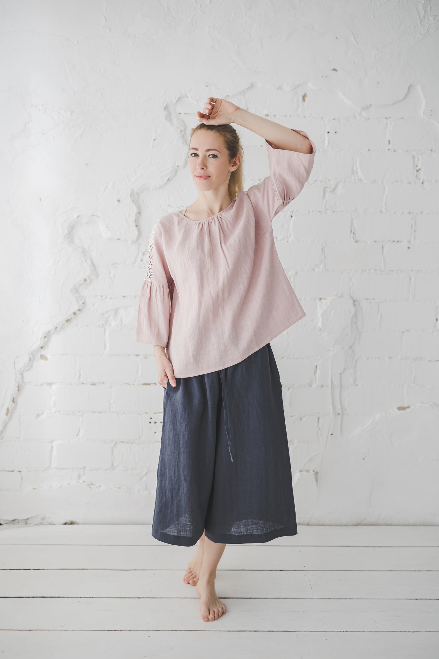 RŪTA linen blouse with crochet lace in Dusty pink