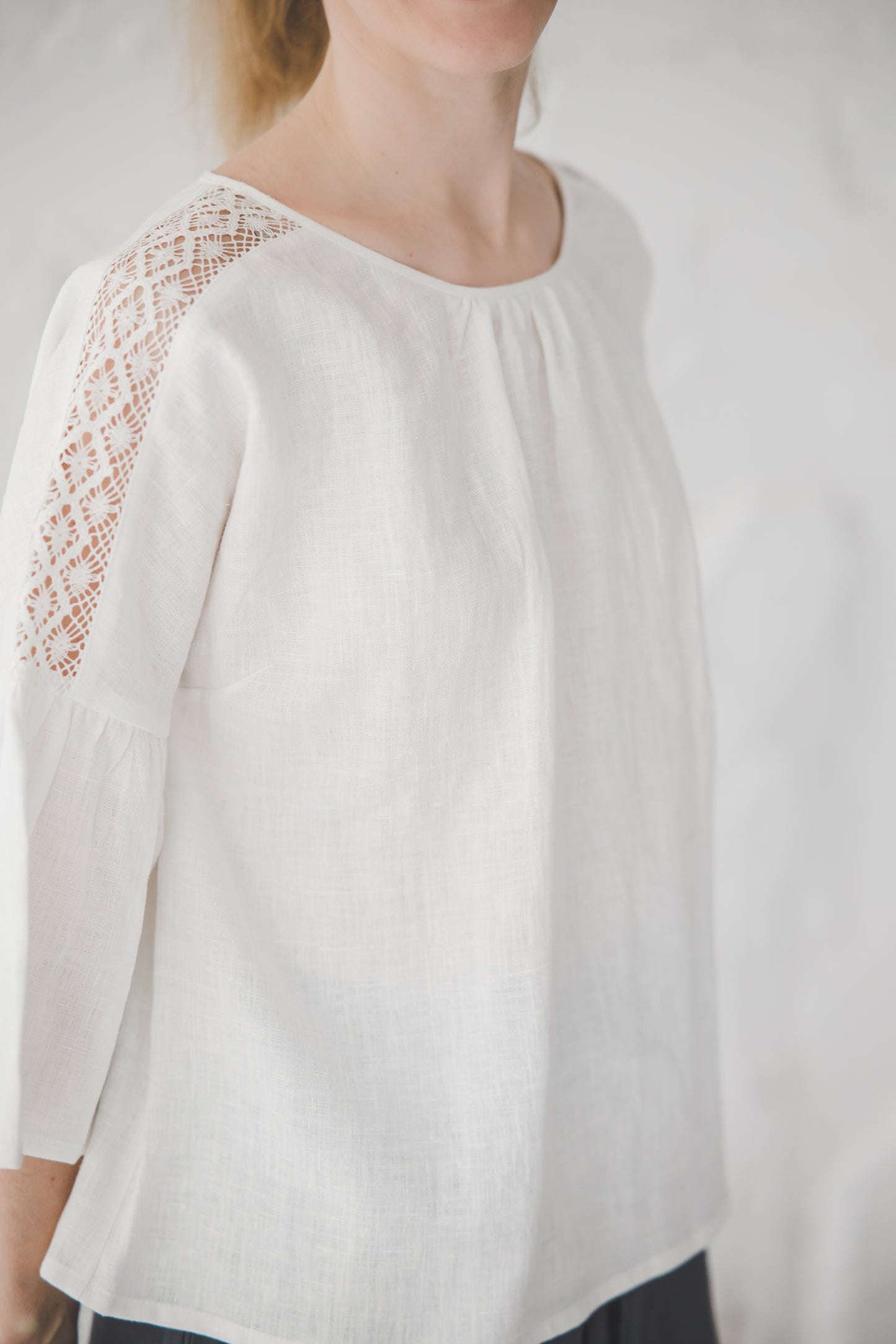 RŪTA linen blouse with crochet lace in Off-white