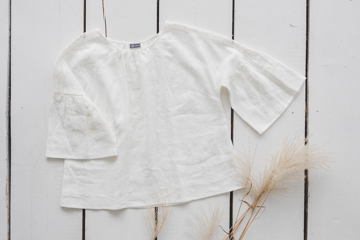 RŪTA linen blouse with crochet lace in Off-white