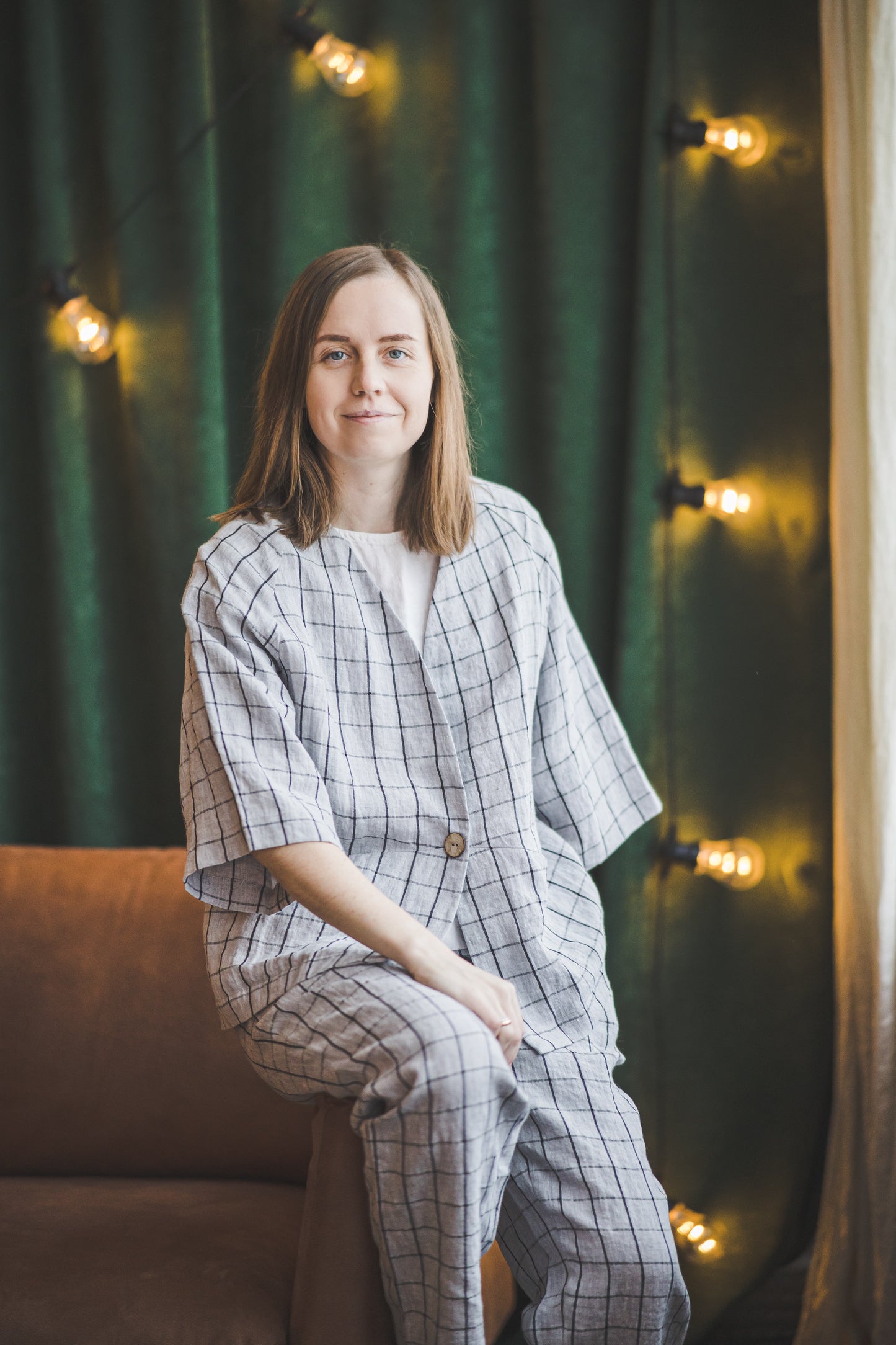 Loose short linen jacket in Grey checks