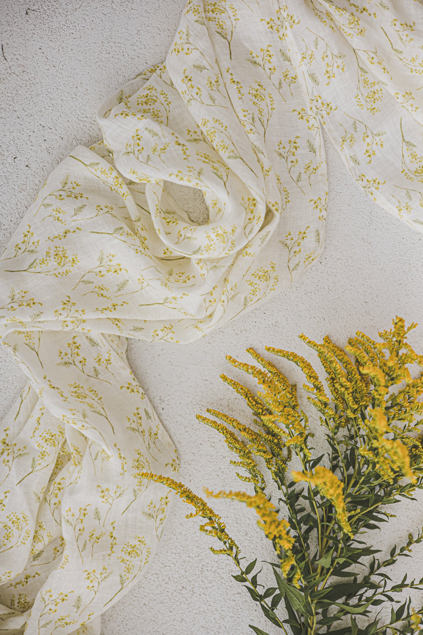 Soft and light linen scarf with Mimosa print