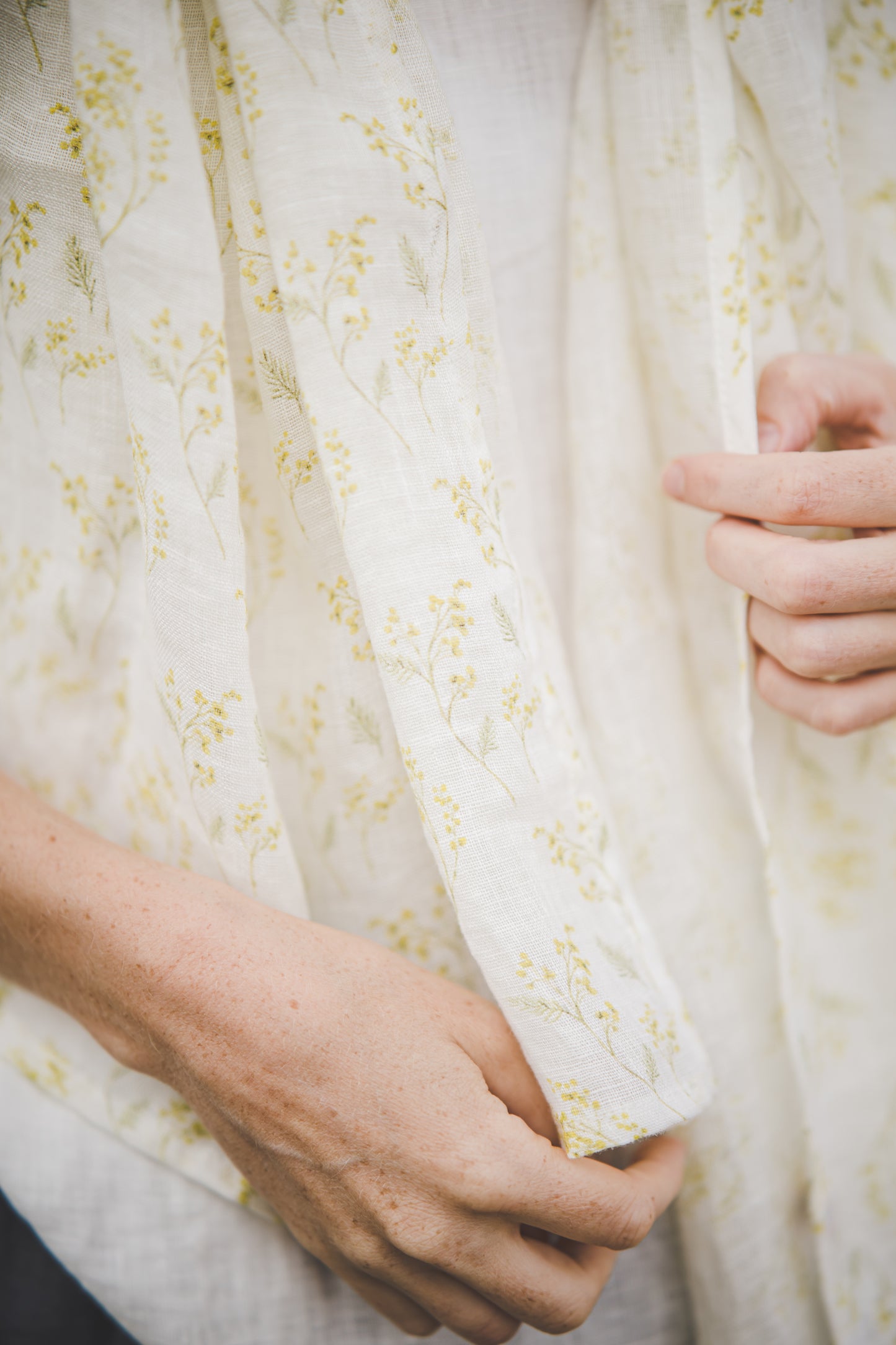 Soft and light linen scarf with Mimosa print