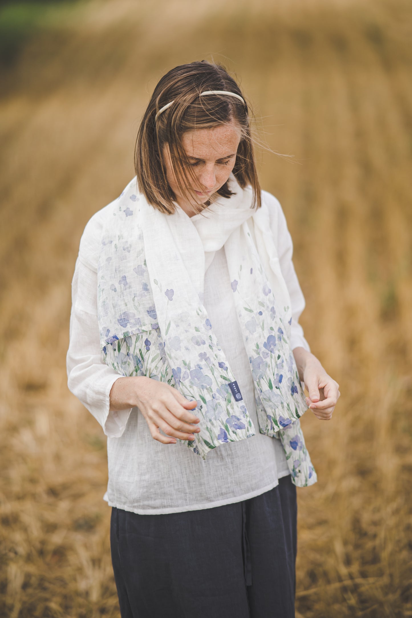 Soft and light linen scarf with Linen field print