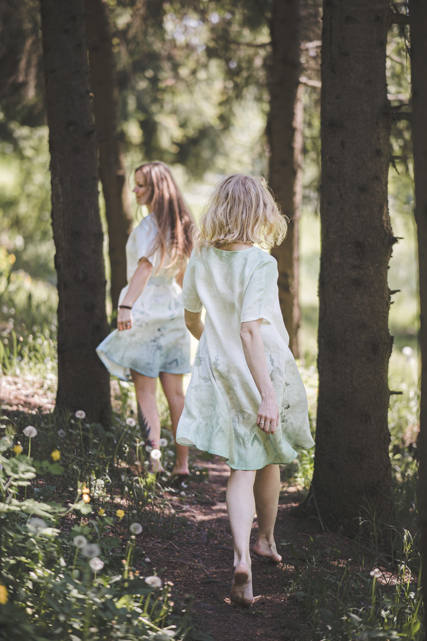 LAISVE short sleeves midi linen dress with Green or Blue Ombre Forest print