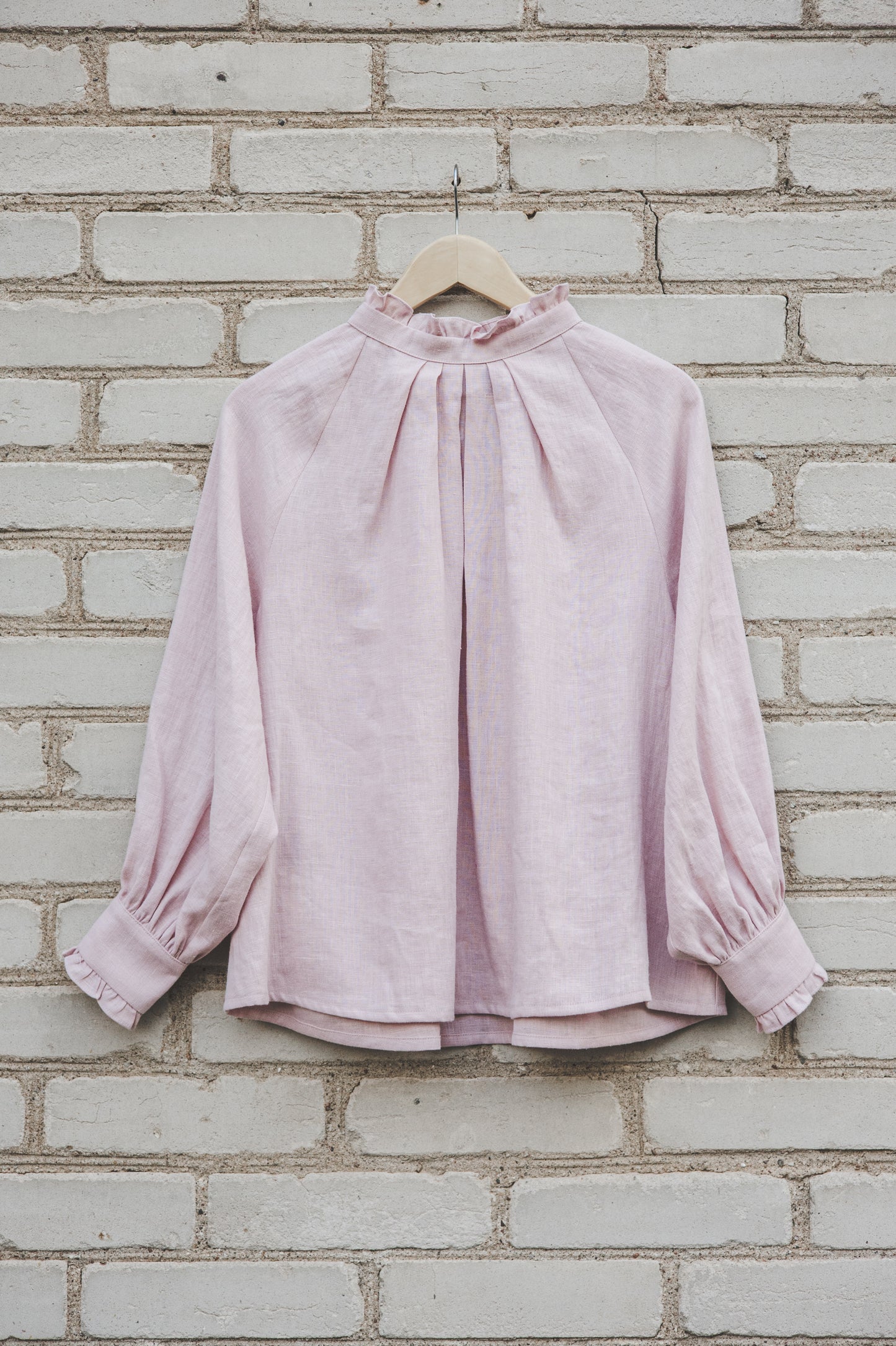 META linen blouse with puffy sleeves & frills in Dusty pink