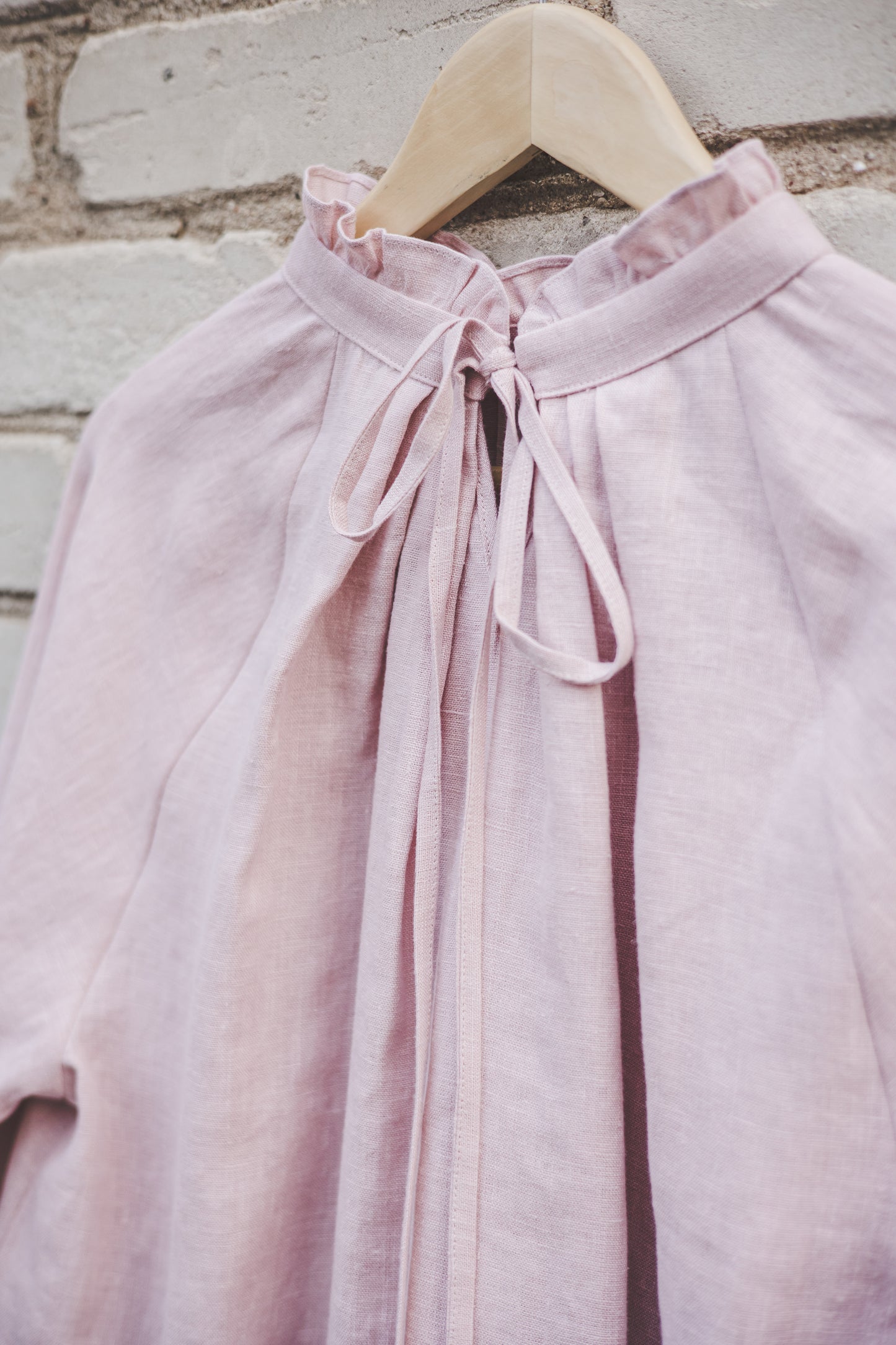 META linen blouse with puffy sleeves & frills in Dusty pink