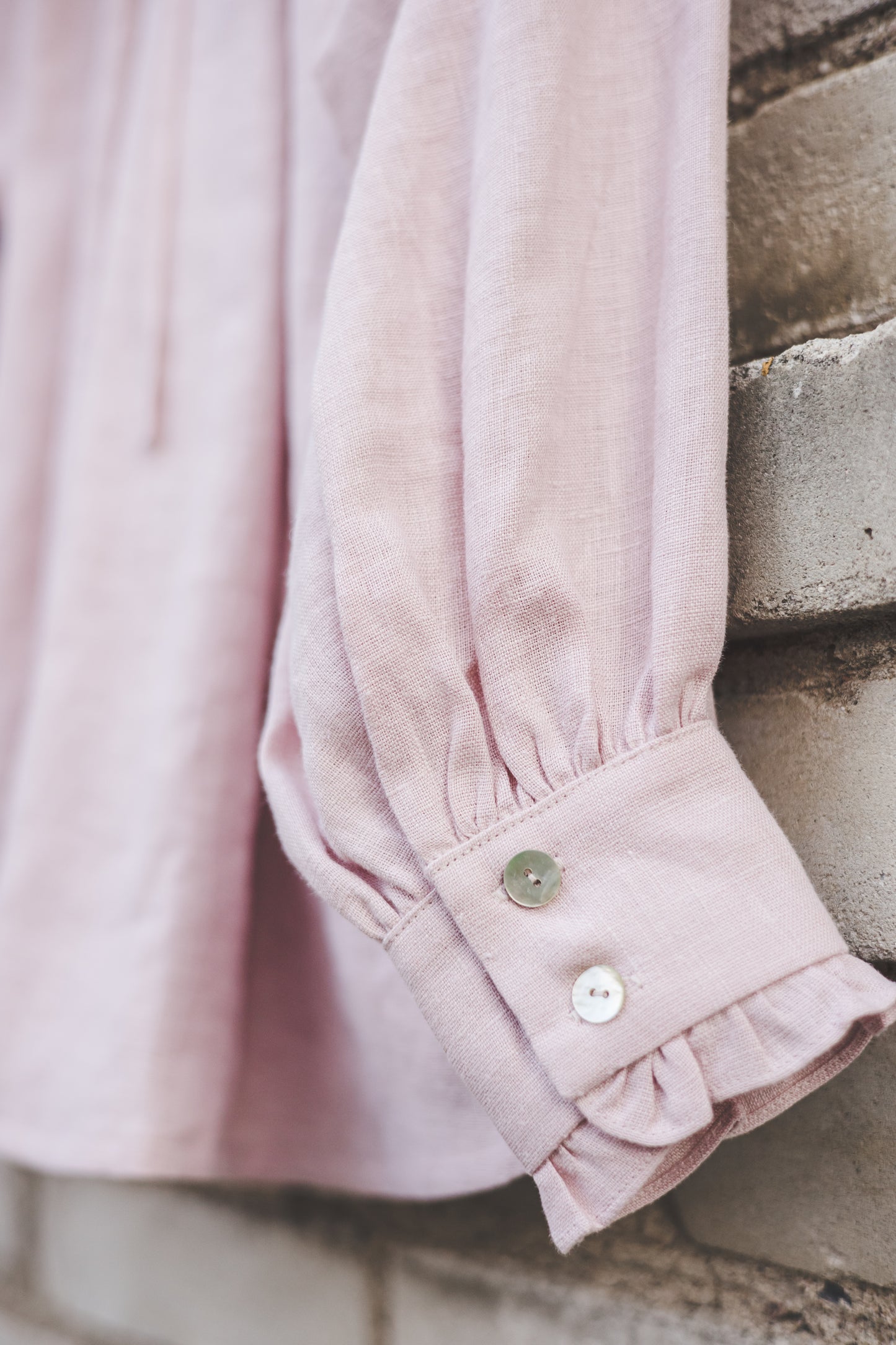 META linen blouse with puffy sleeves & frills in Dusty pink