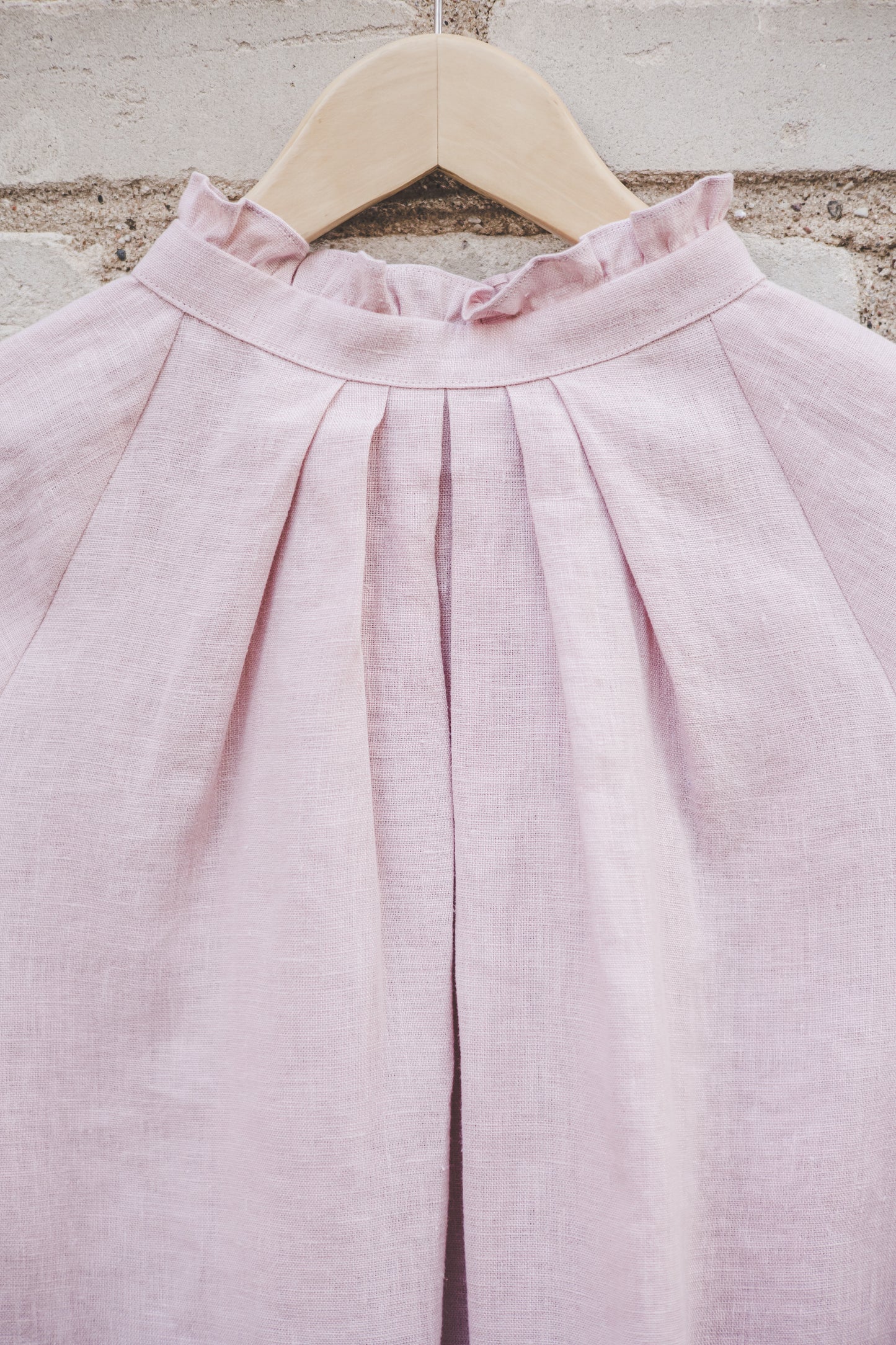 META linen blouse with puffy sleeves & frills in Dusty pink