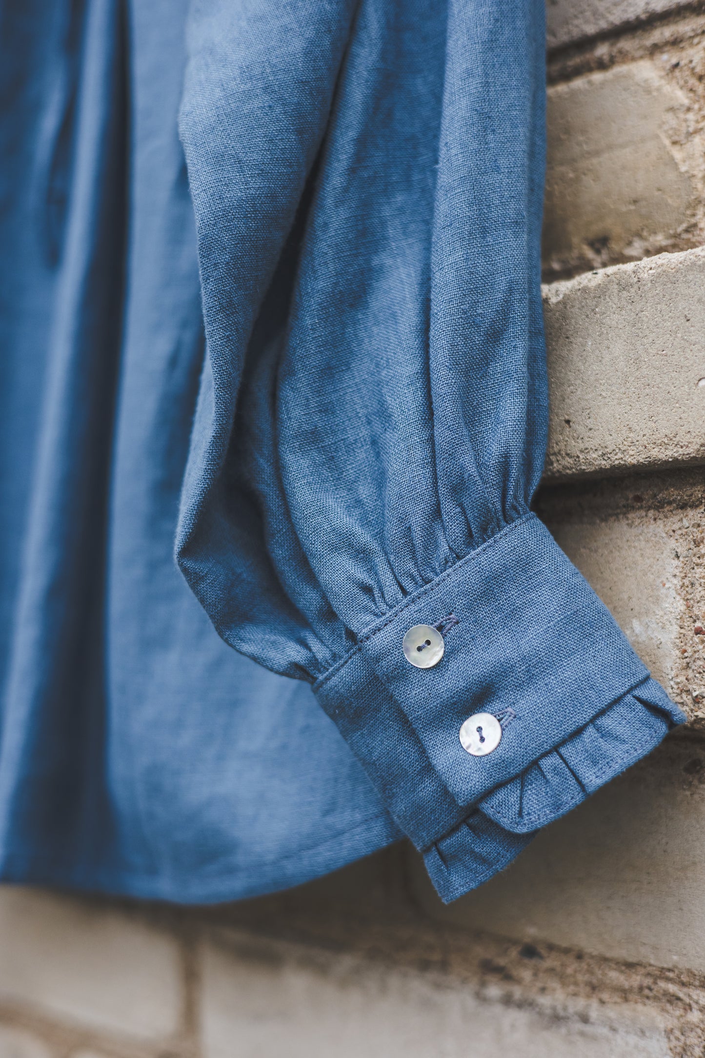 META linen blouse with puffy sleeves & frills in Denim blue