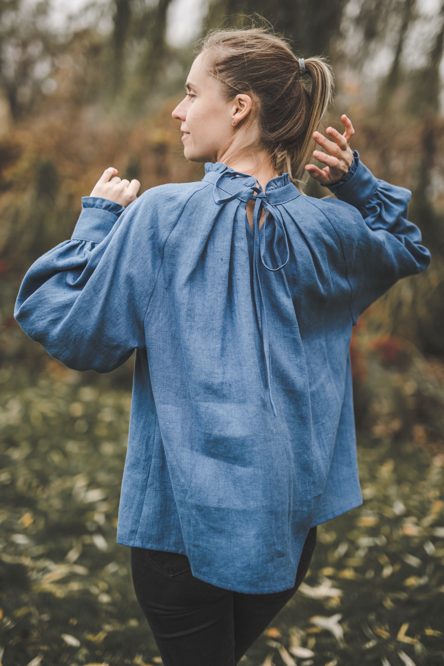 META linen blouse with puffy sleeves & frills in Denim blue