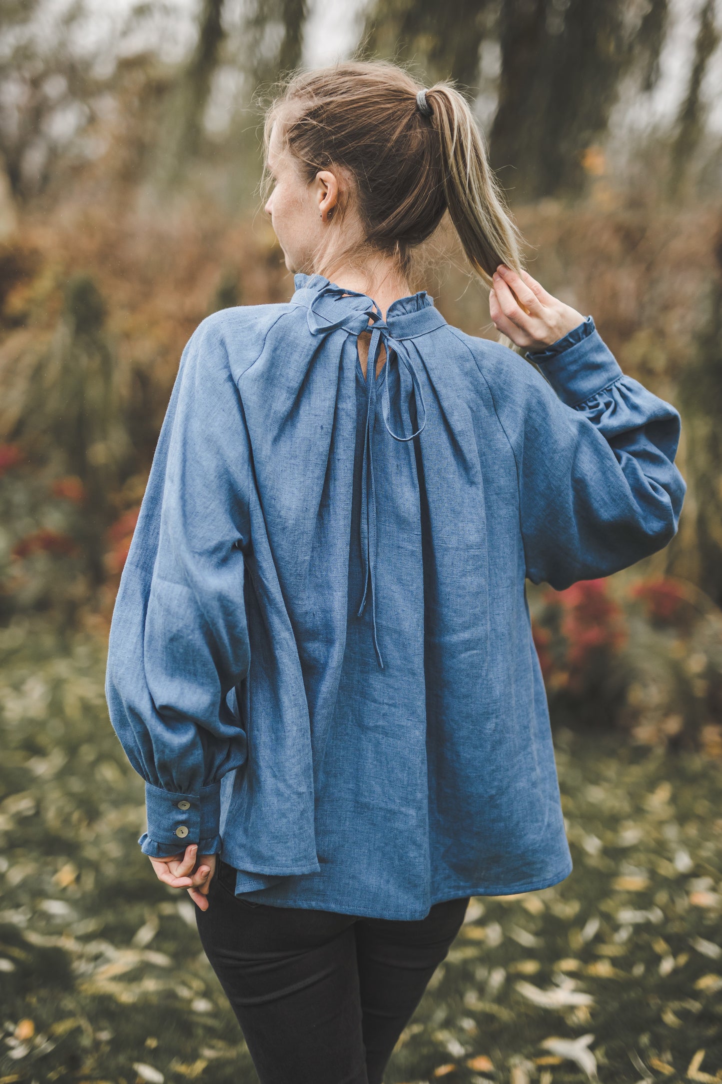 META linen blouse with puffy sleeves & frills in Denim blue