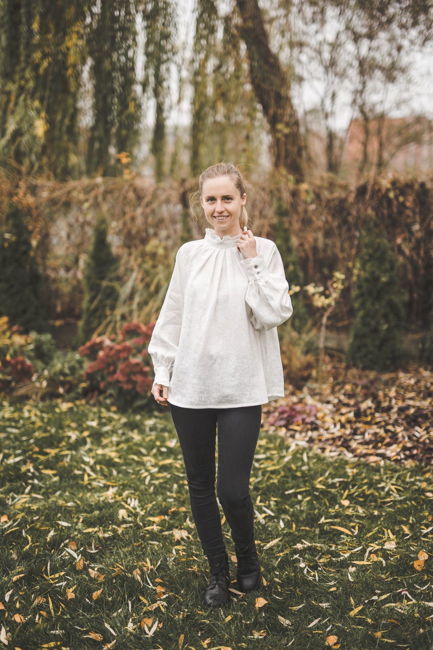 META linen blouse with puffy sleeves & frills in Off-white