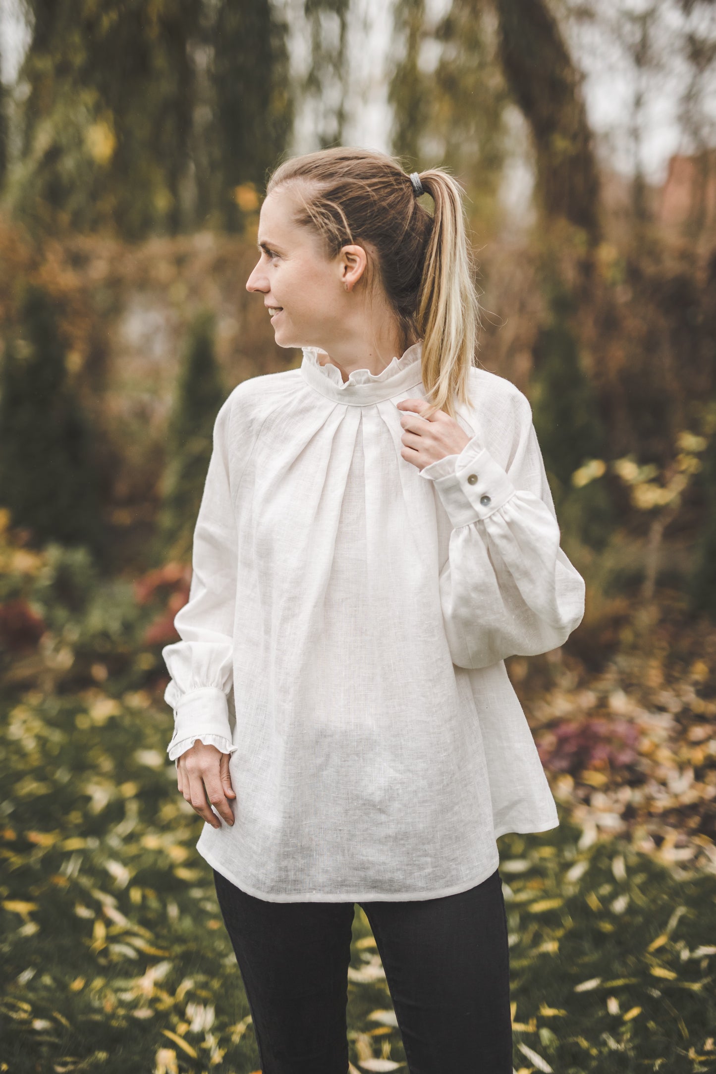 META linen blouse with puffy sleeves & frills in Off-white