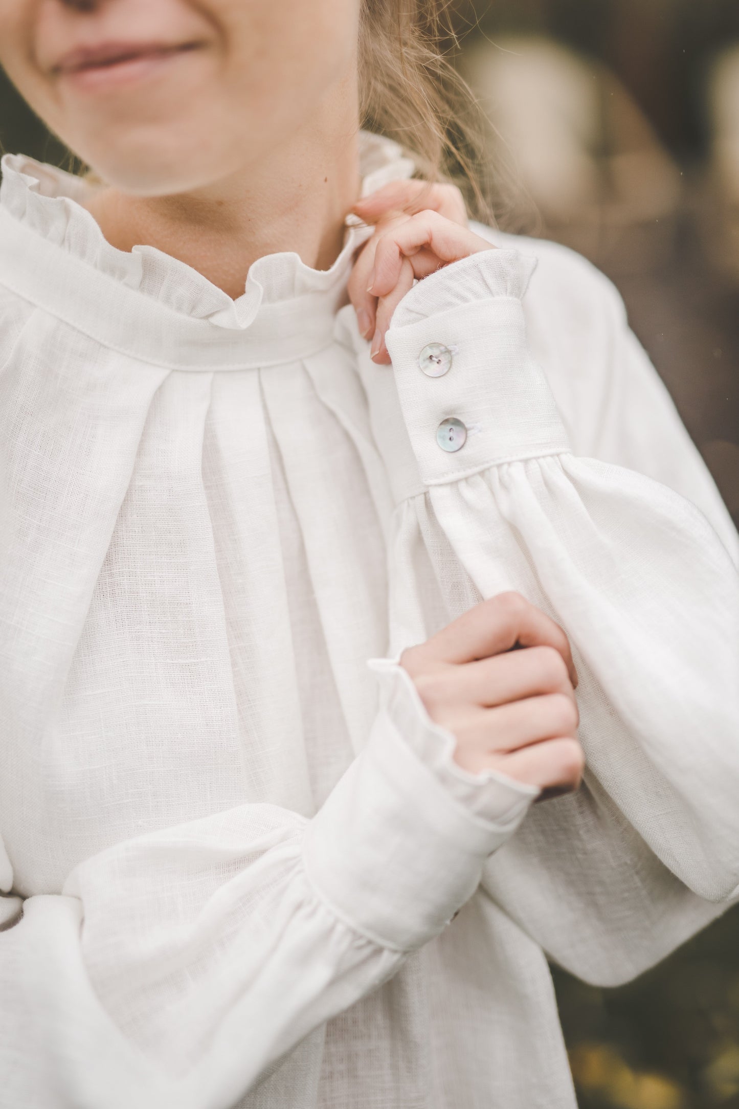 META linen blouse with puffy sleeves & frills in Dusty pink