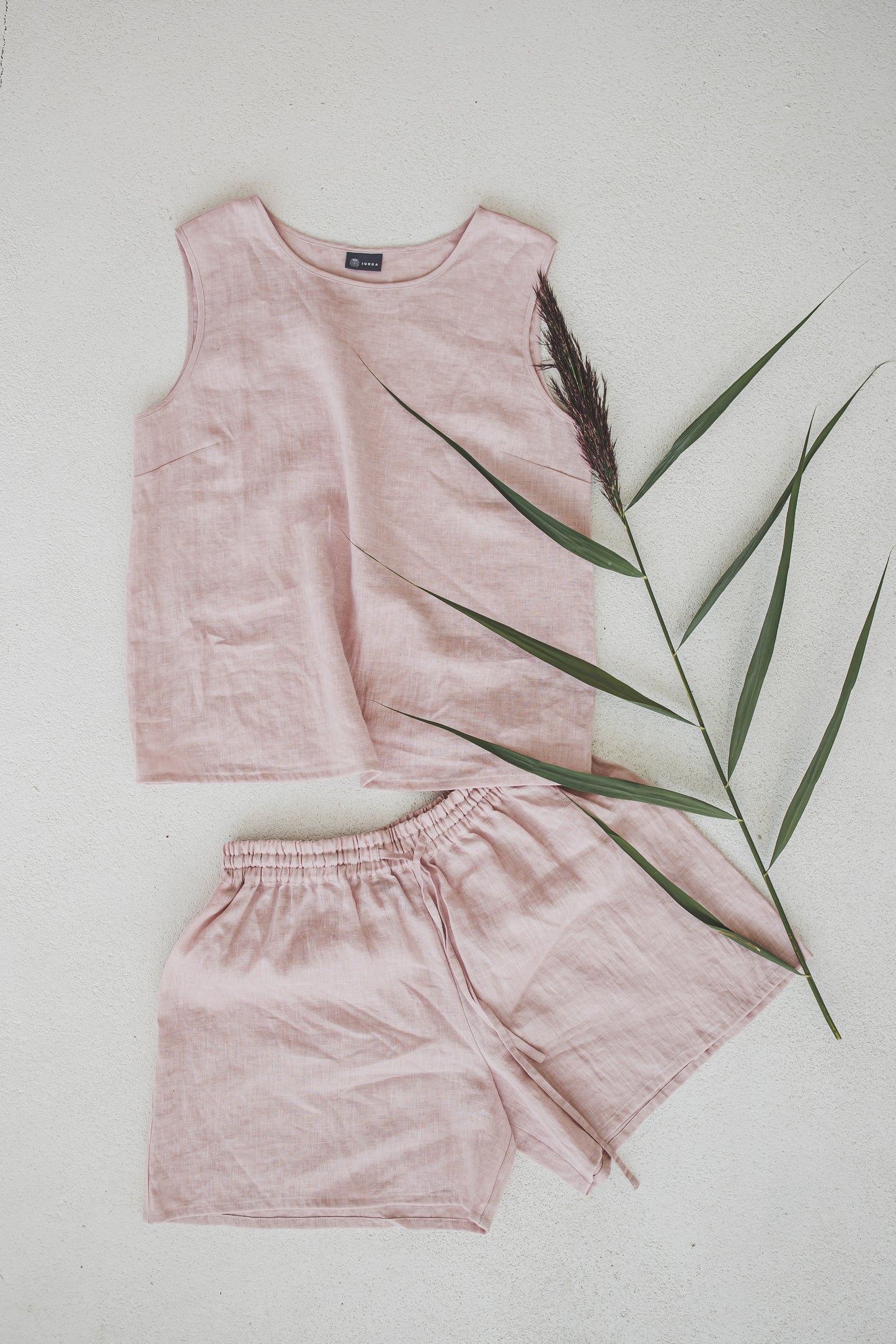 Linen pajamas of tank top & shorts in Dusty pink