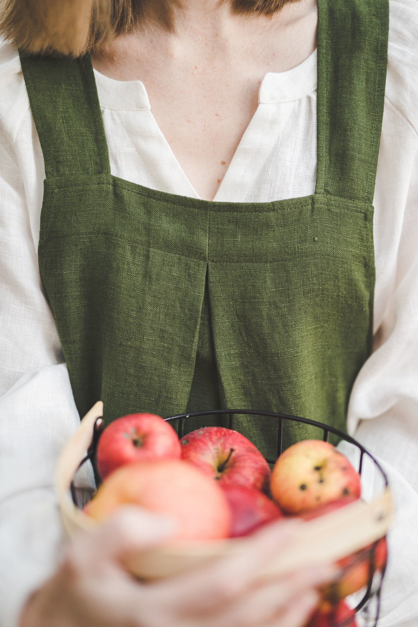 Crossback Pinafore apron with pockets in Forest green