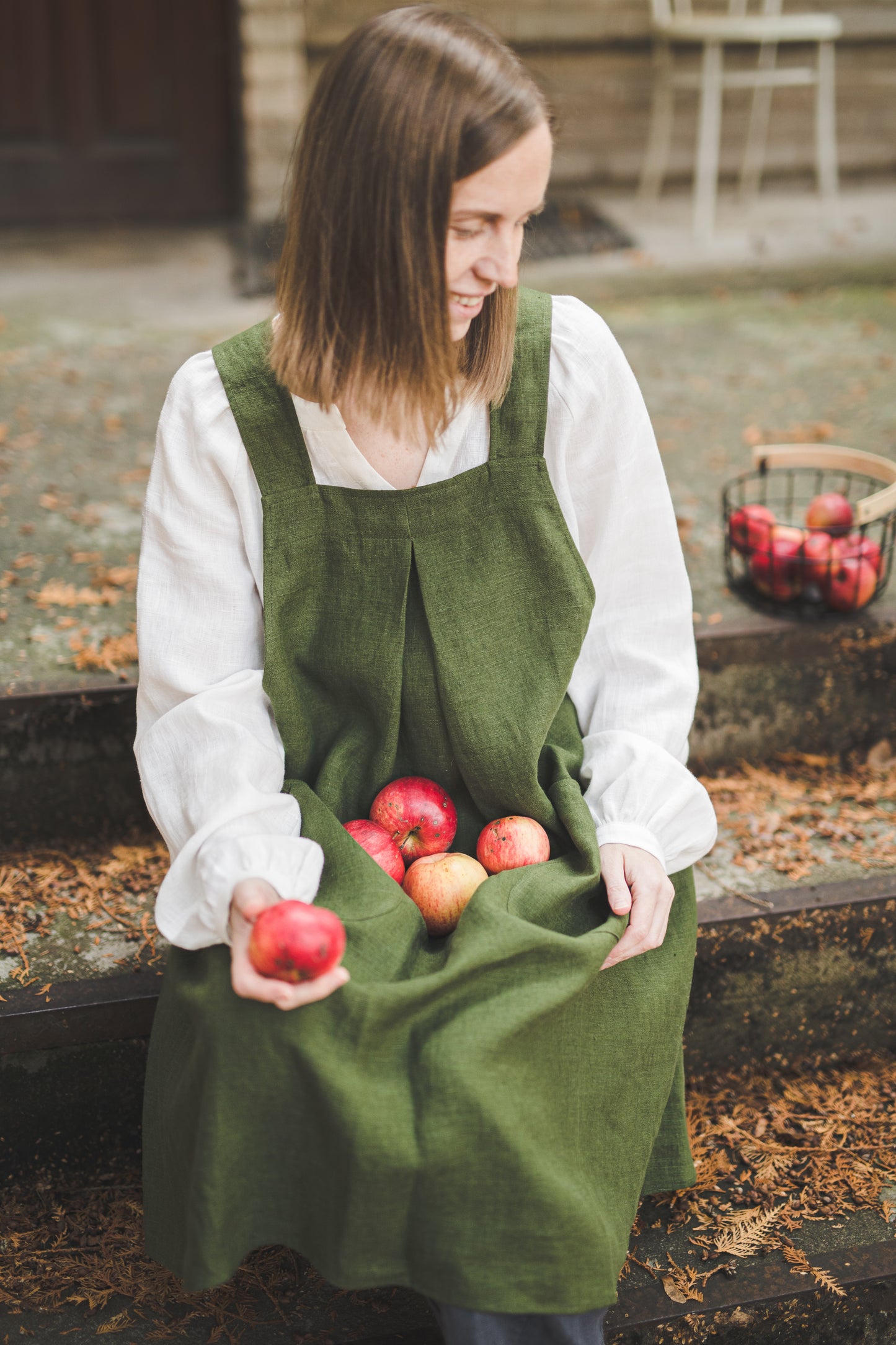 Crossback Pinafore apron with pockets in Forest green