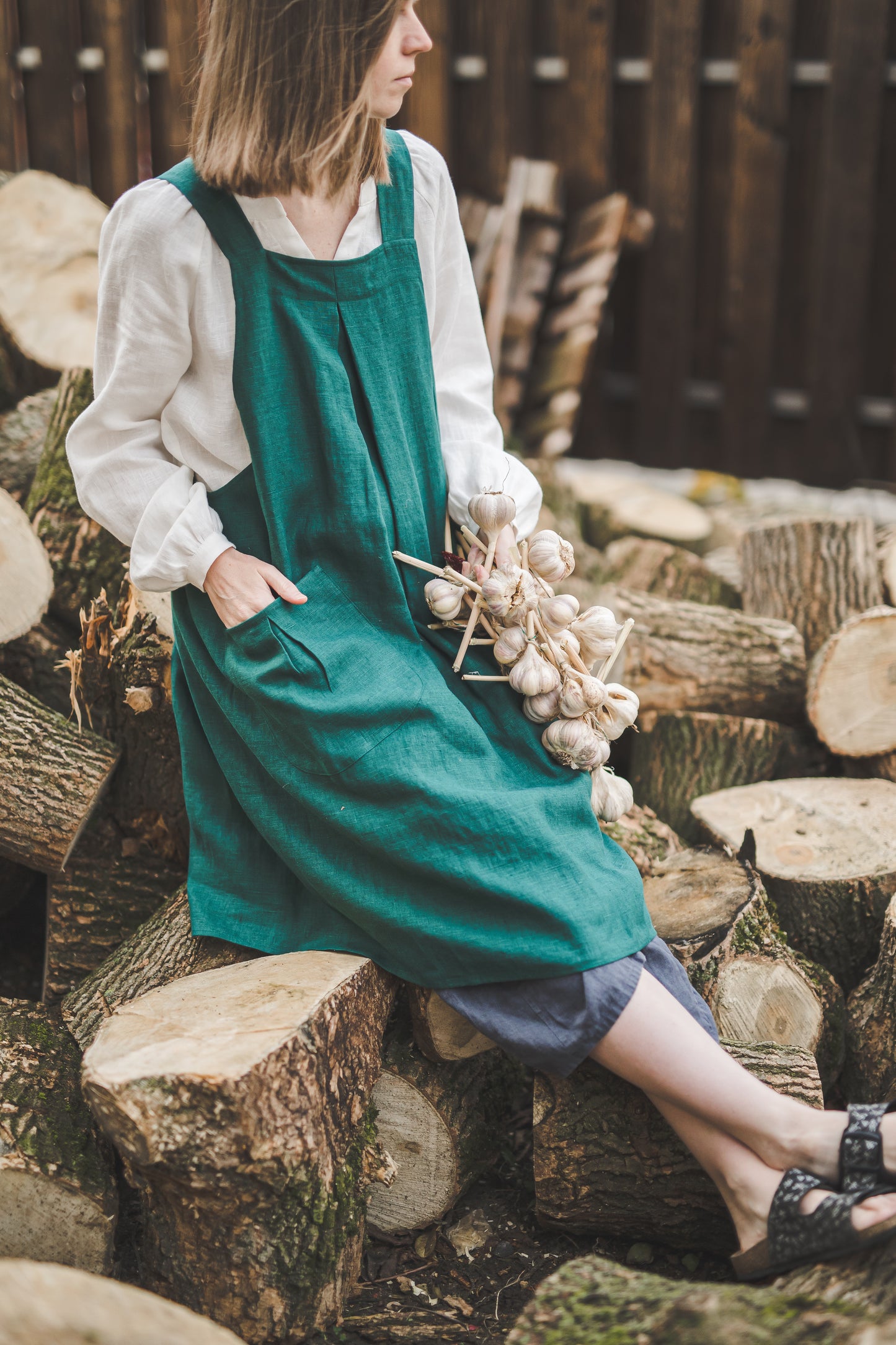 Crossback Pinafore apron with pockets in Emerald green