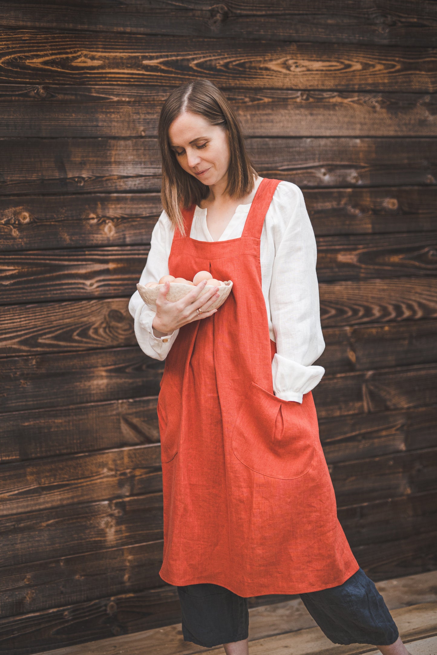 Crossback Pinafore apron with pockets in Emerald green