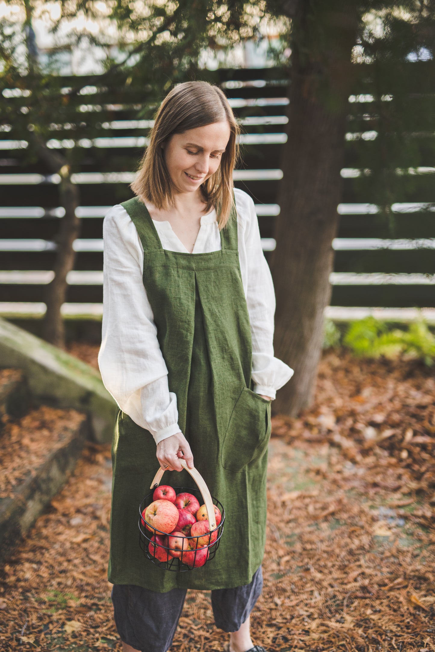 Crossback Pinafore apron with pockets in Forest green