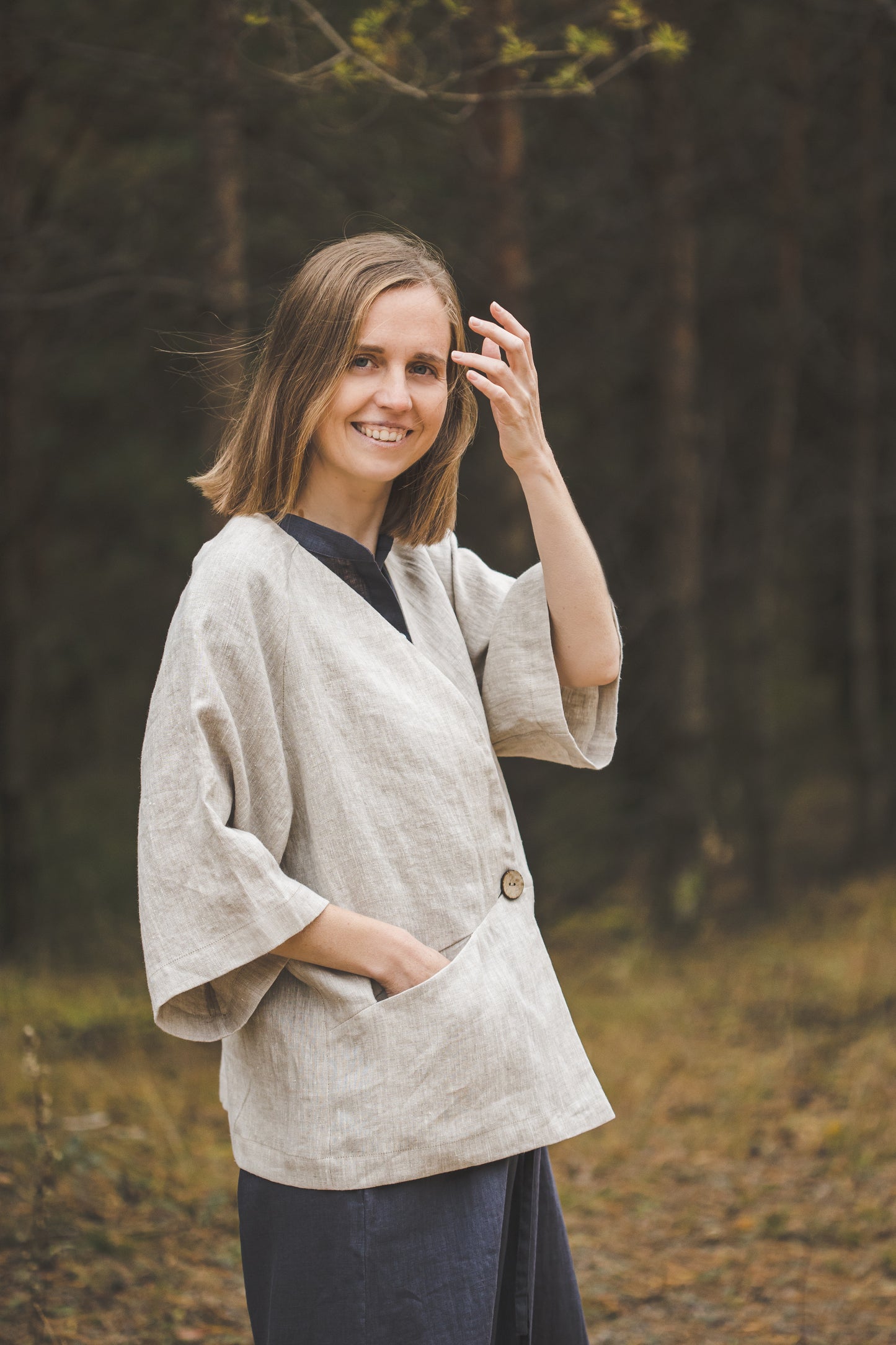 Loose short linen jacket in Natural linen color