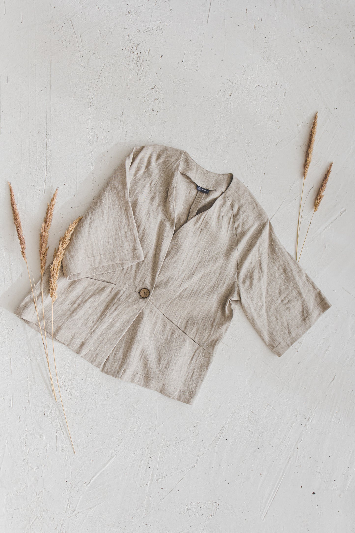 Loose short linen jacket in Natural linen color