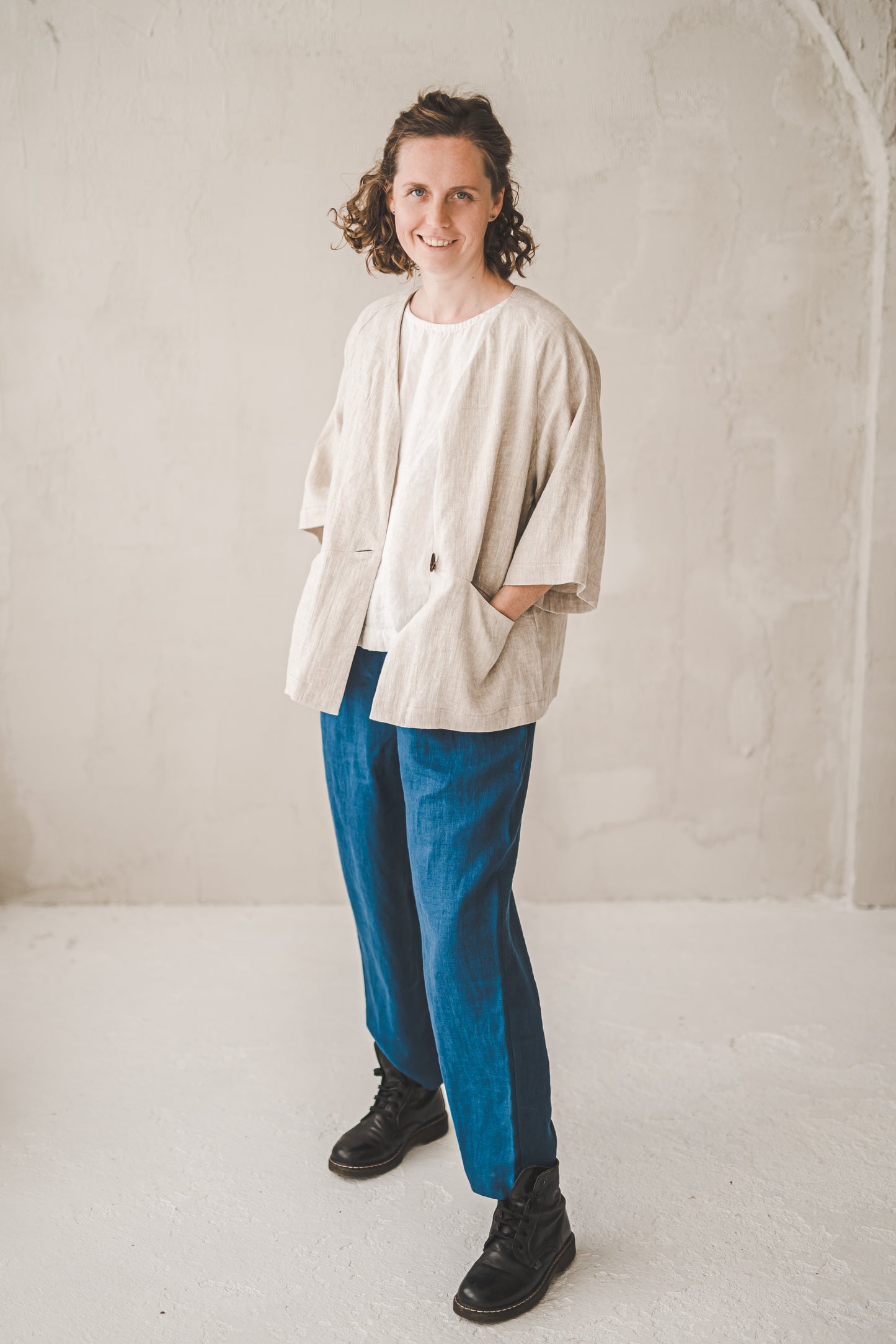 Loose short linen jacket in Natural linen color