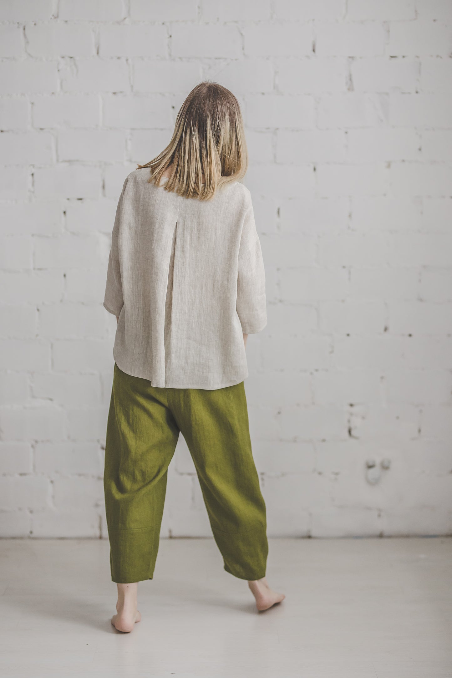 ŪKANA unisex linen baggy balloon pants in Green moss color