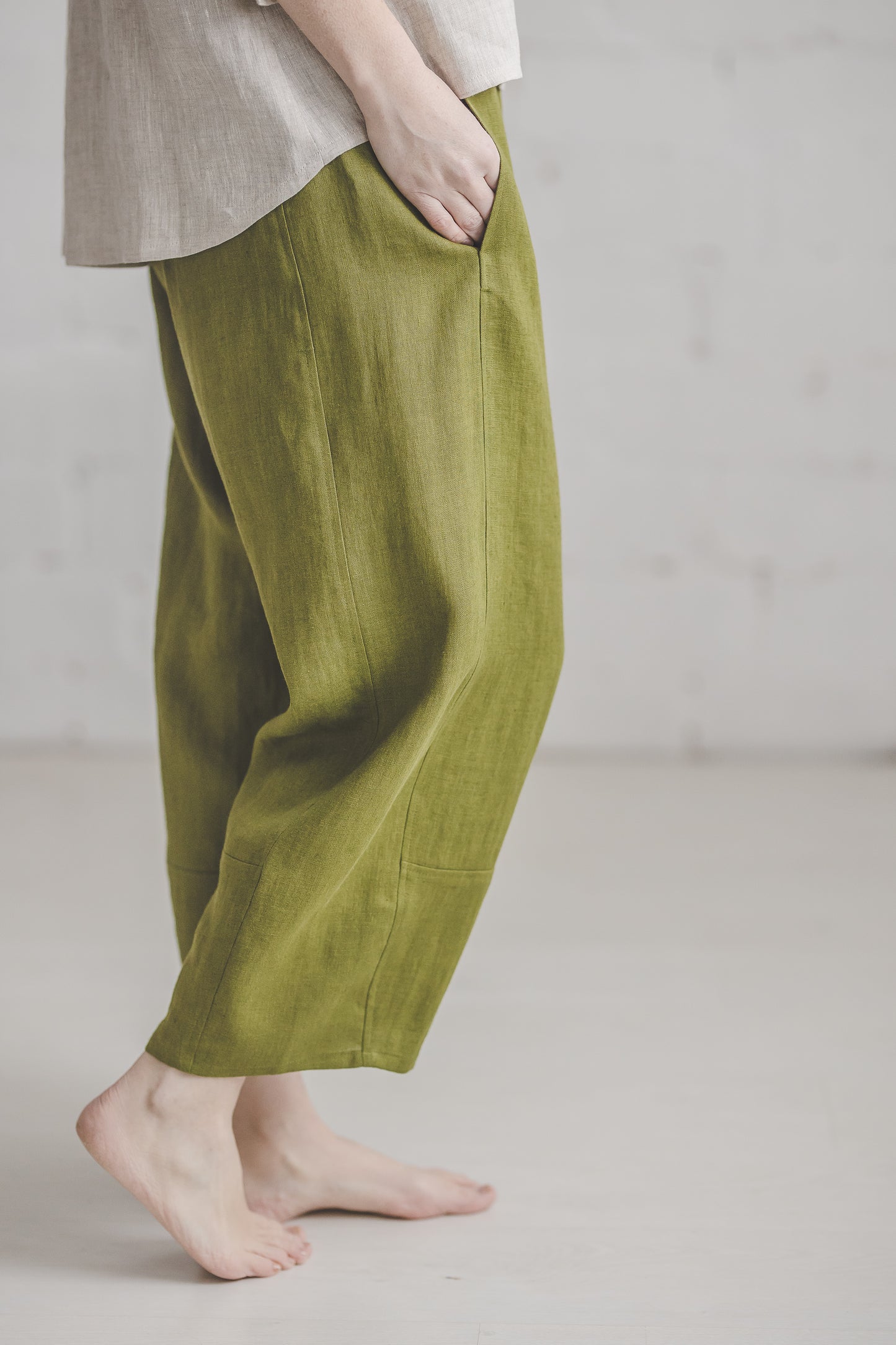 ŪKANA unisex linen baggy balloon pants in Green moss color