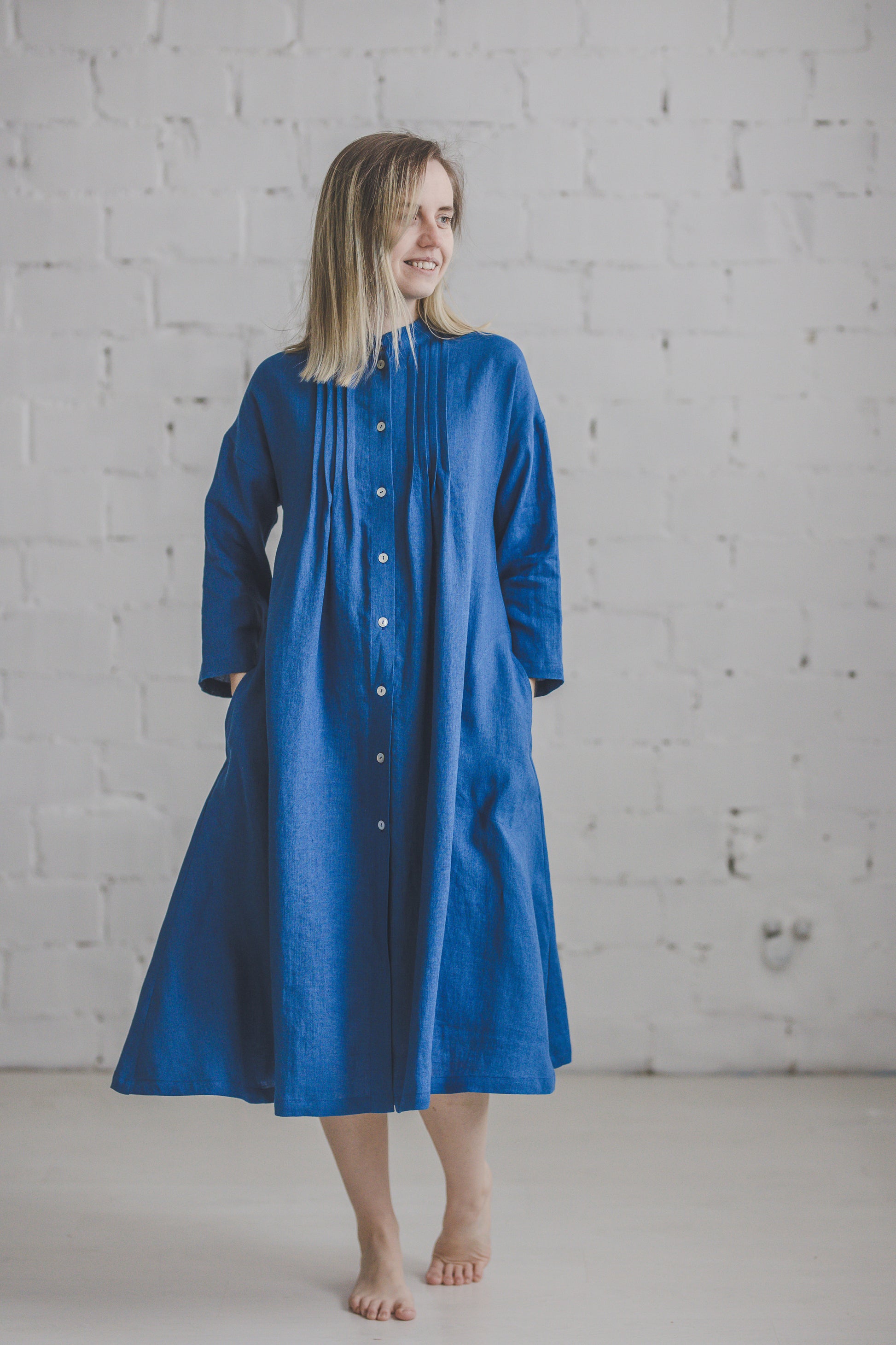 Midi indigo blue linen shirt with shell buttons