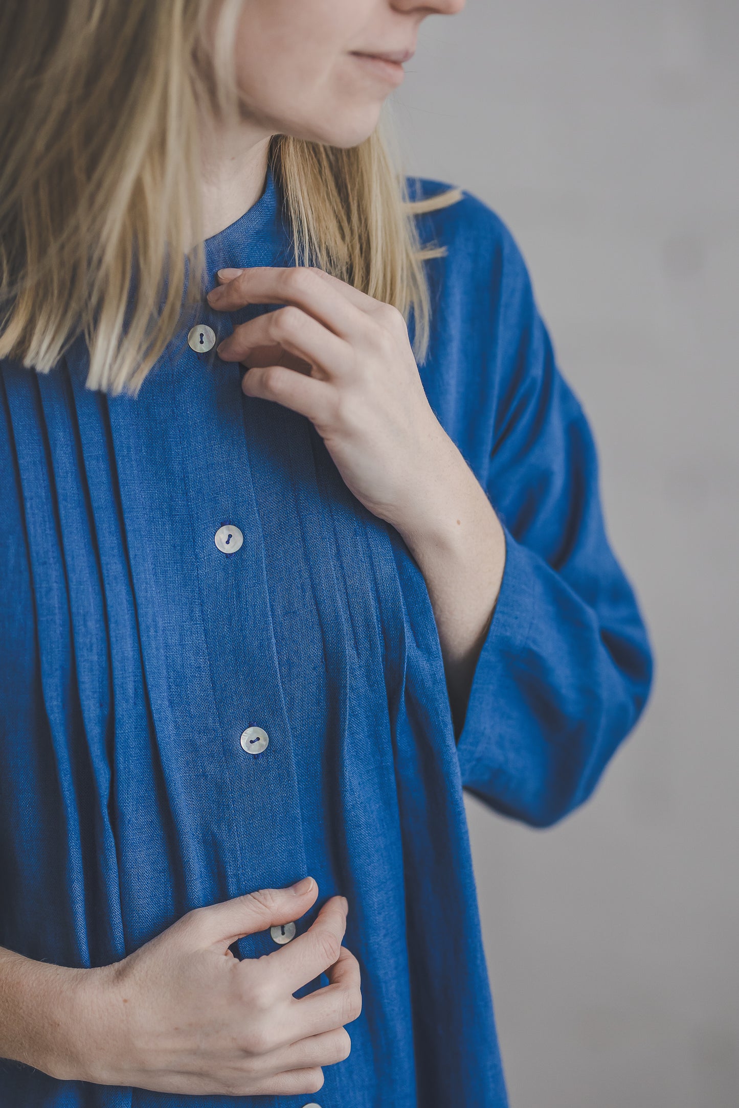 natural shell buttons and mandarin collar neckline