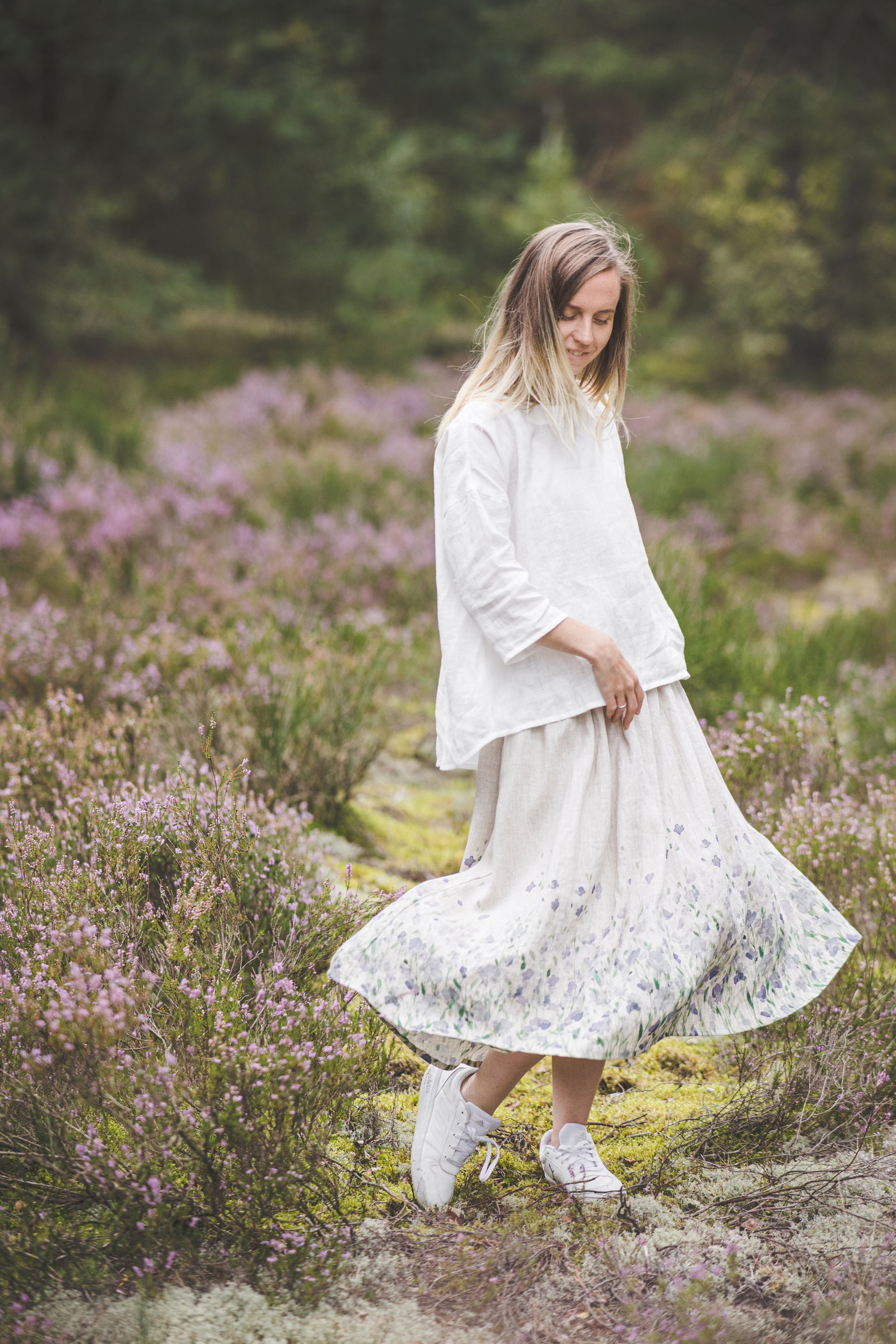 Simple and casual, flowy and flaterring sustainable midi linen skirt