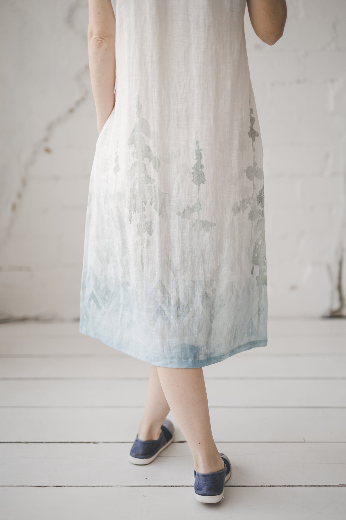 RAMUNĖ short sleeves midi linen dress with Blue Forest print