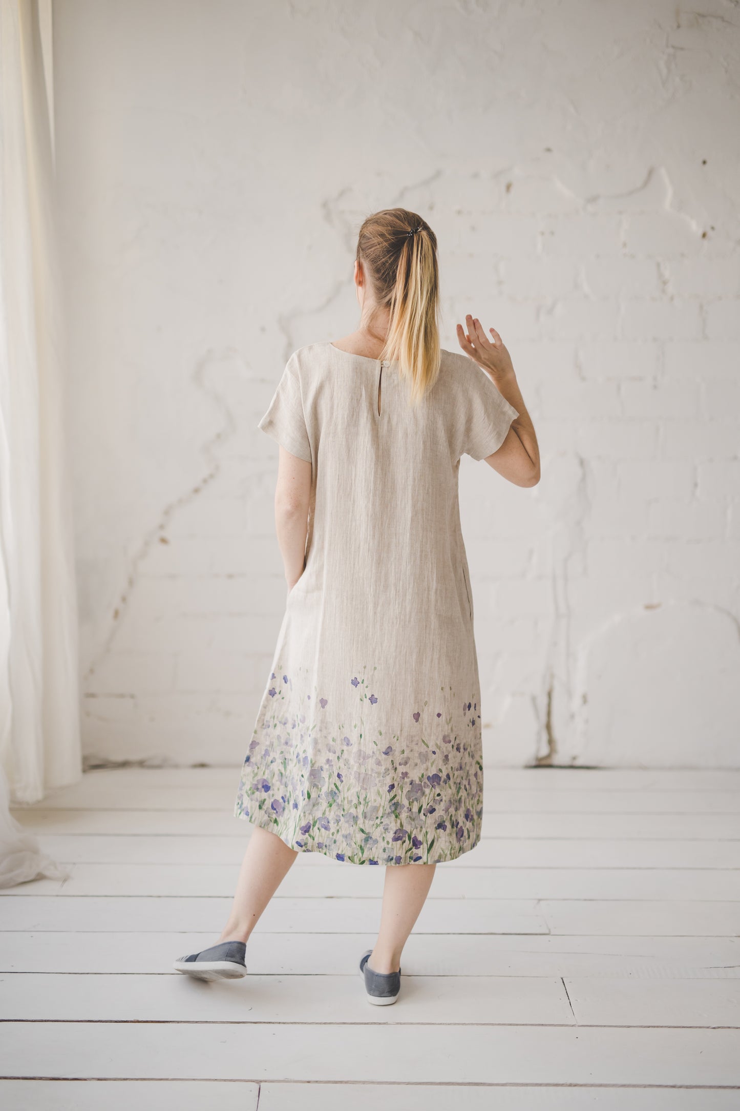 RAMUNĖ short sleeves midi linen dress with Linen field print