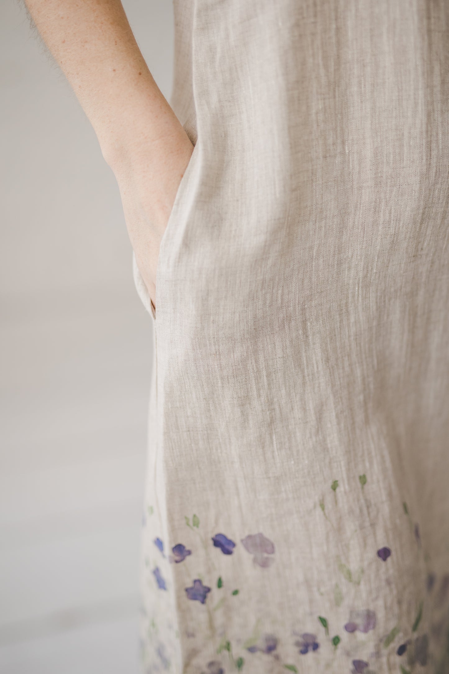 RAMUNĖ short sleeves midi linen dress with Linen field print