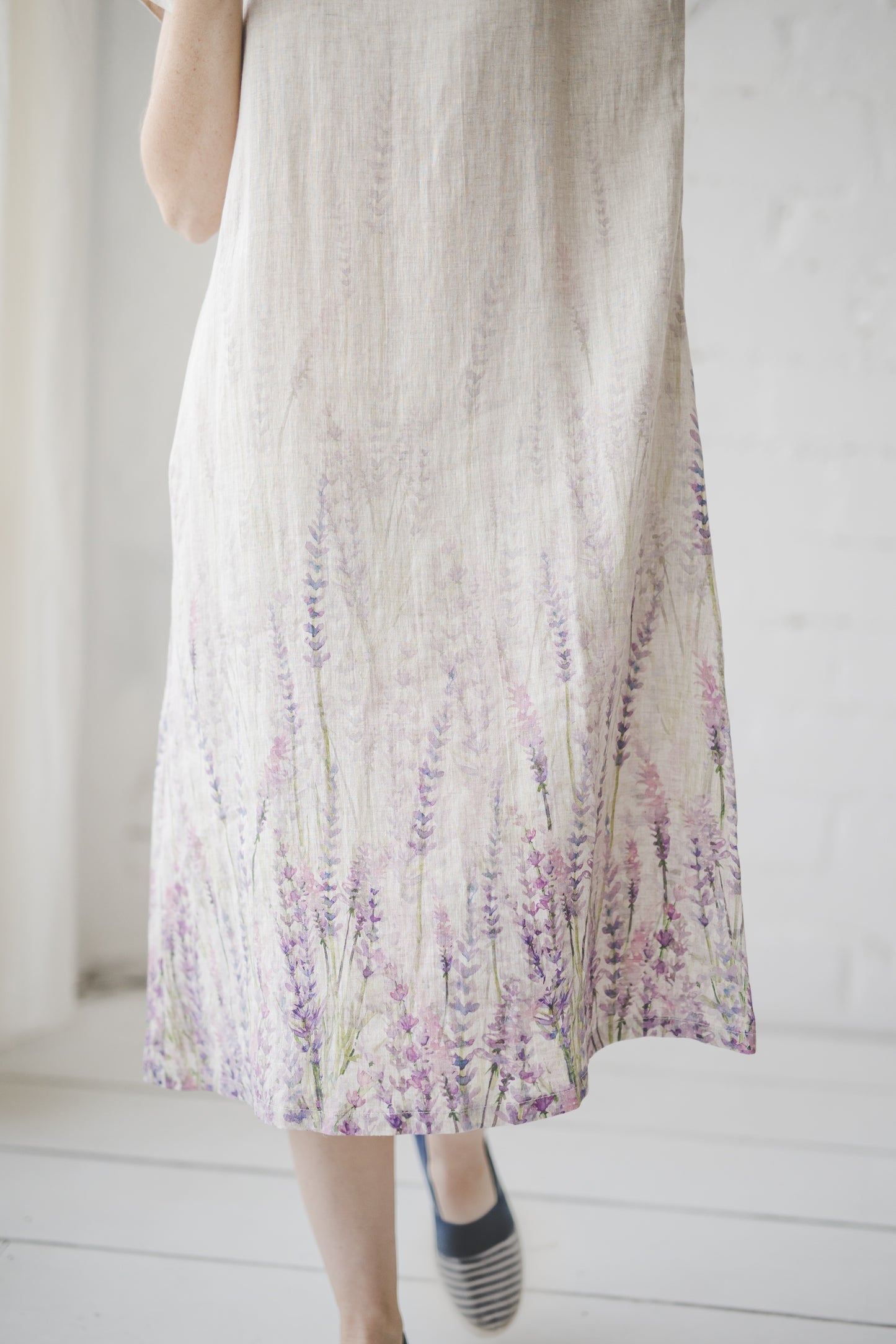 RAMUNĖ short sleeves midi linen dress with Lavender print