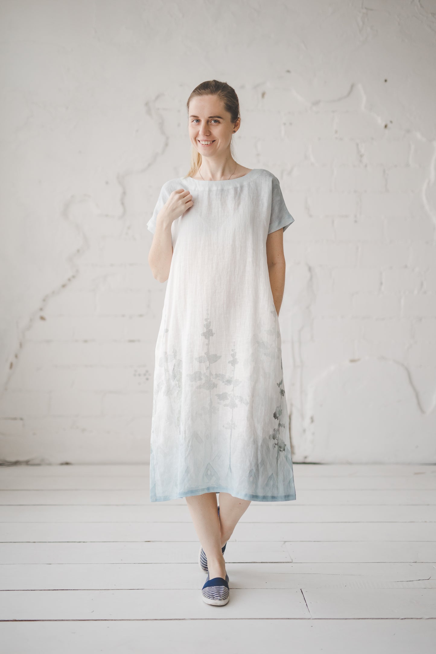 RAMUNĖ short sleeves midi linen dress with Blue Ombre Floral print