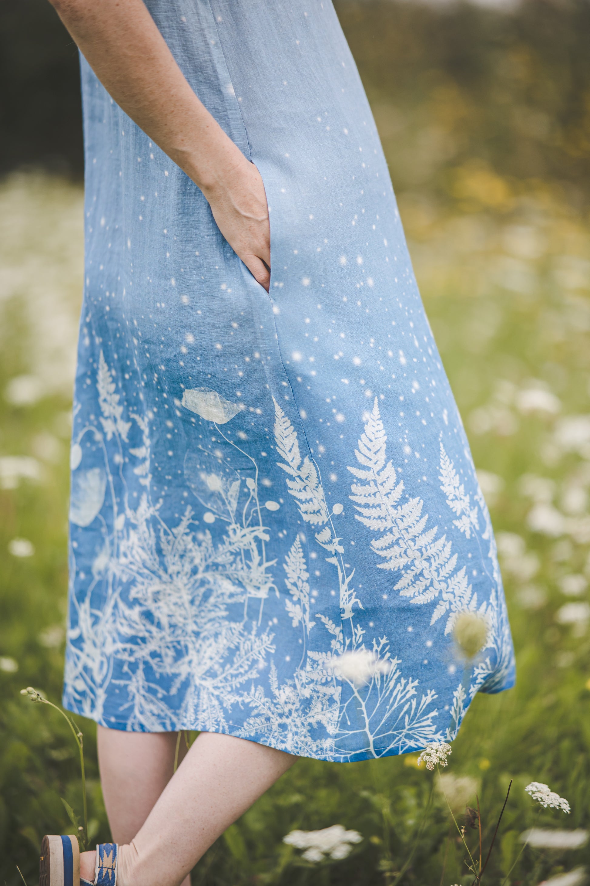 Gradiant blue fern midsummer's print on linen dress with pockets