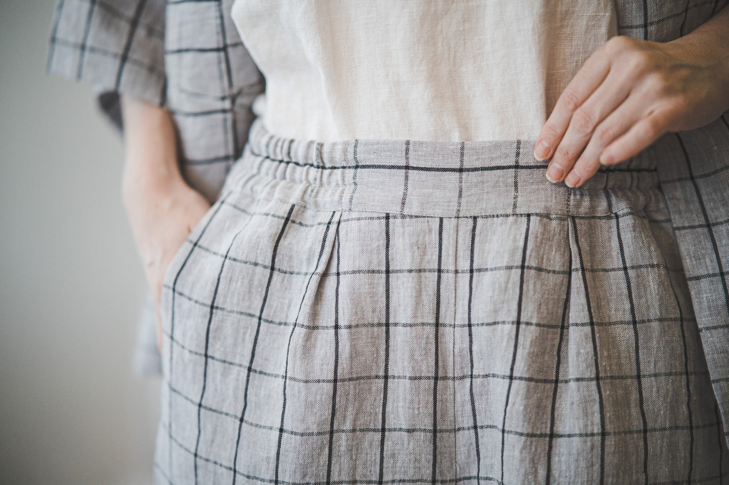 RYTAS cropped linen pants in Grey checks