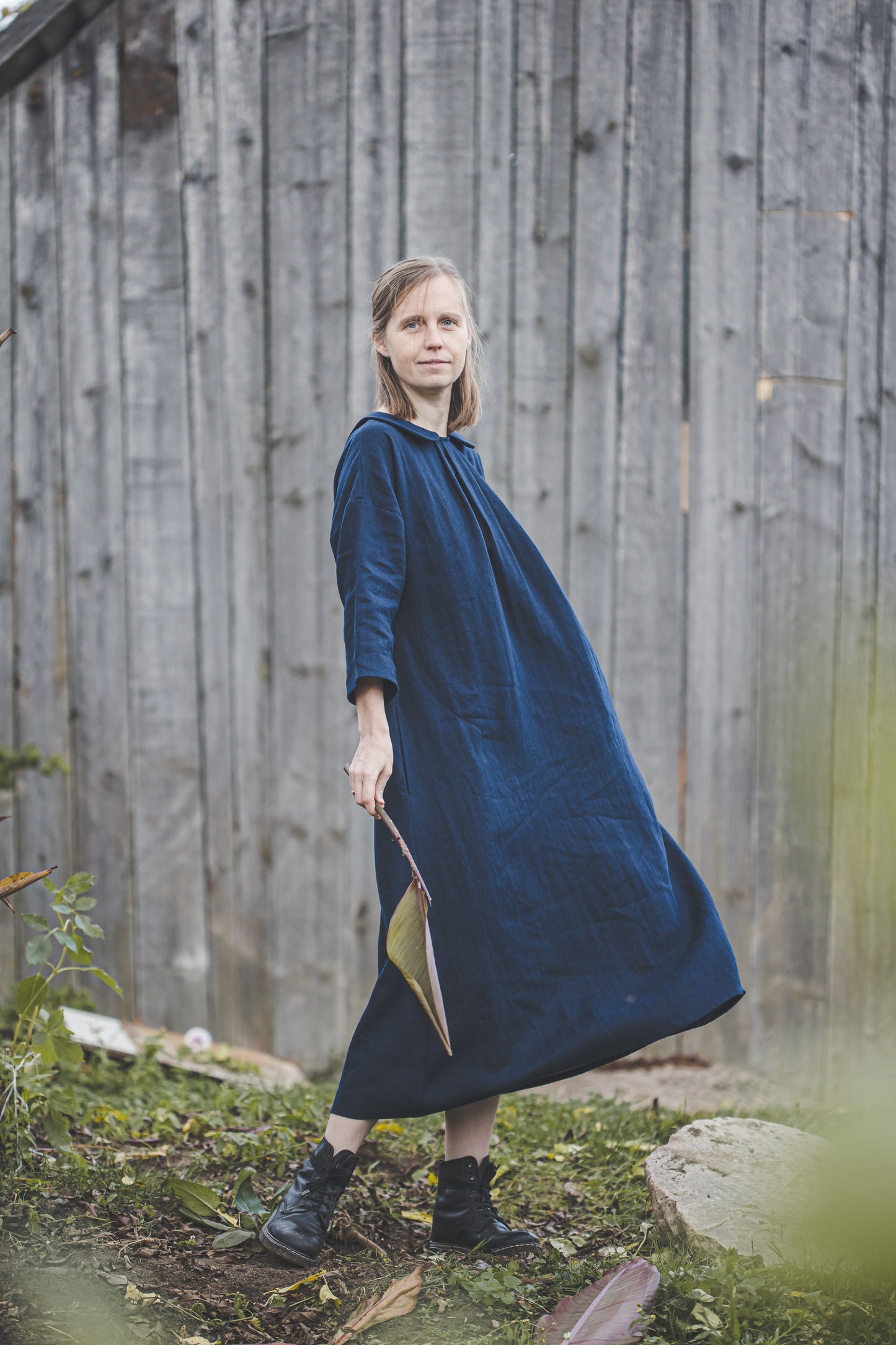 PASAKA round collars maxi linen dress in Royal blue