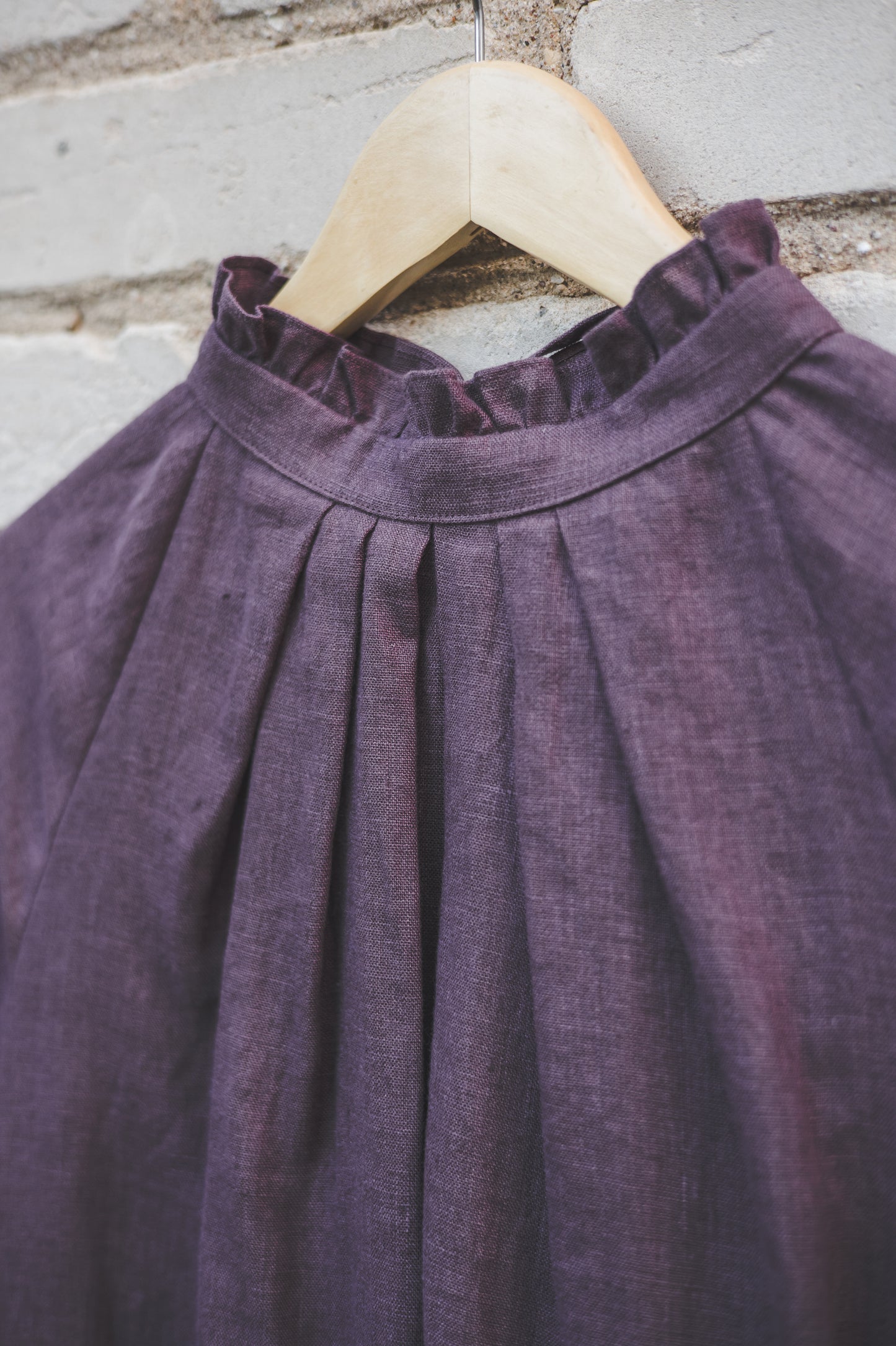 META midi linen dress with puffy sleeves & frills in Eggplant color