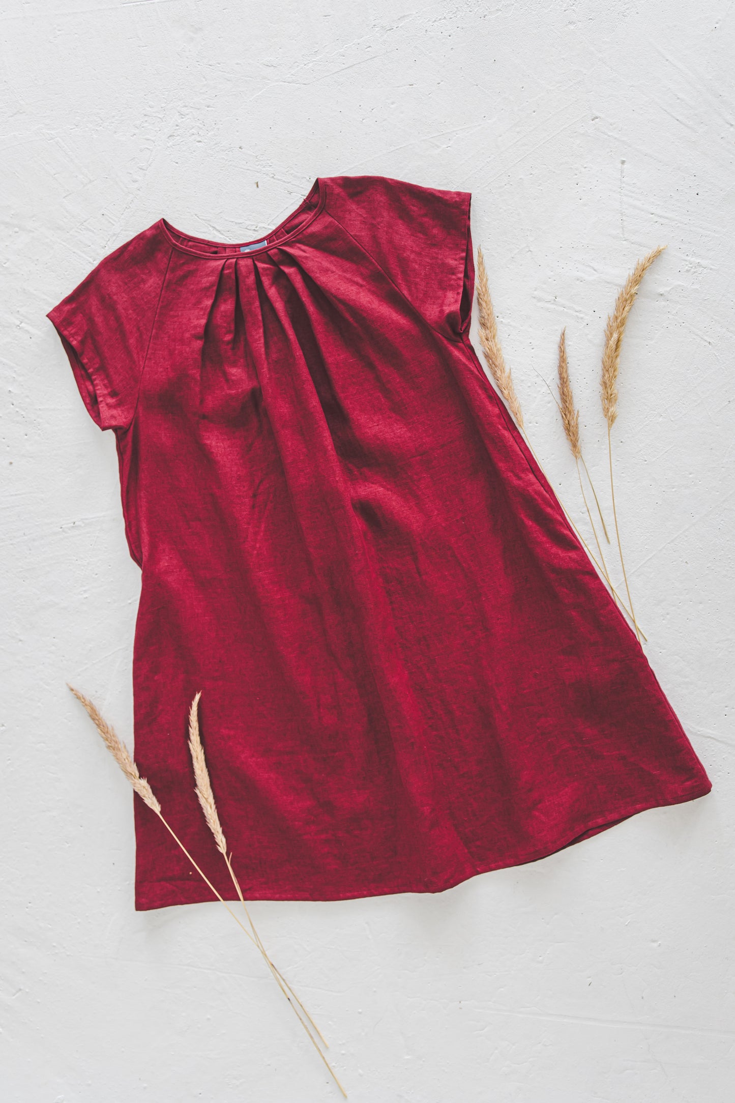 RASA short sleeves mini linen dress in Red wine color